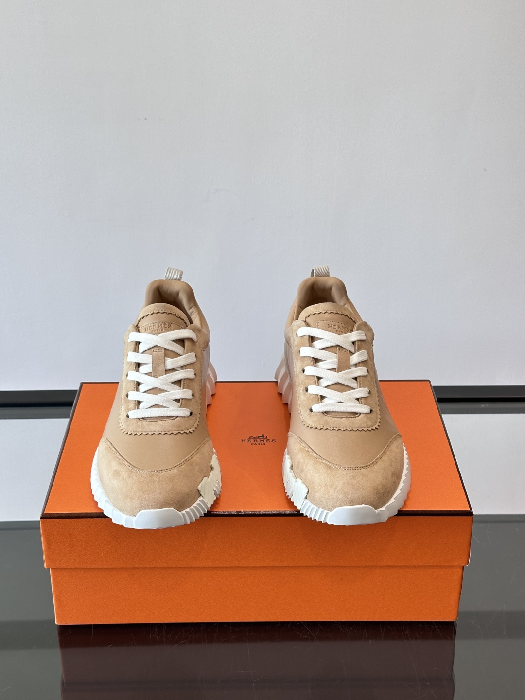 爱马仕Bouncing运动鞋爱马仕Bouncing运动鞋，标志性“大H