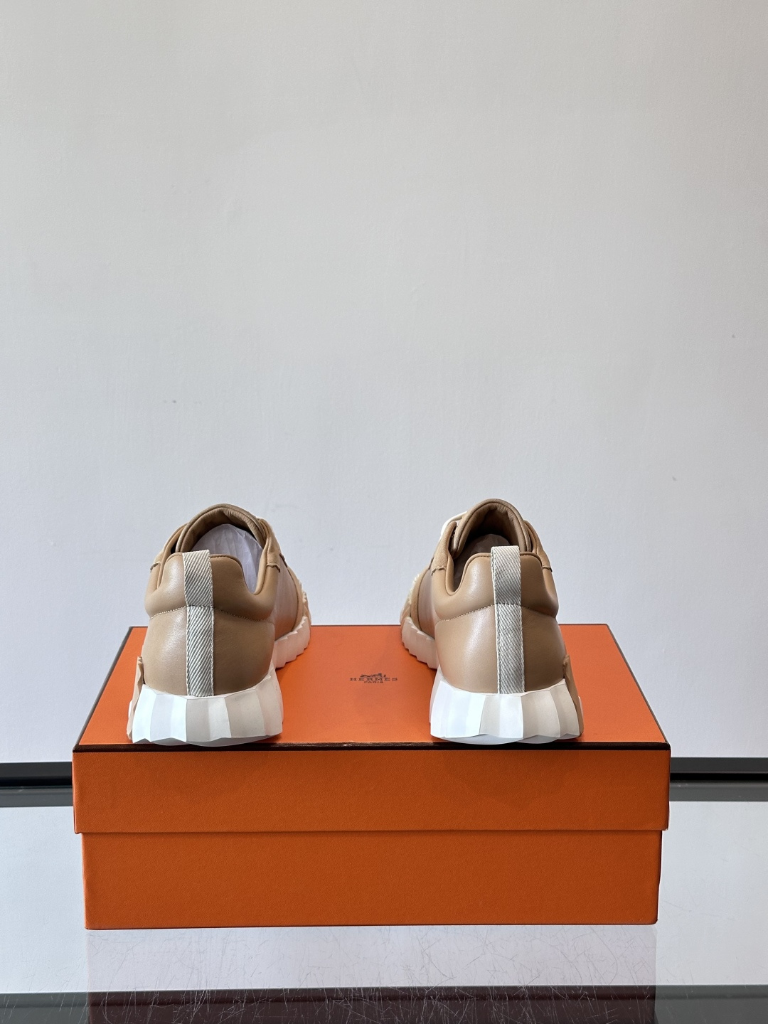 爱马仕Bouncing运动鞋爱马仕Bouncing运动鞋，标志性“大H