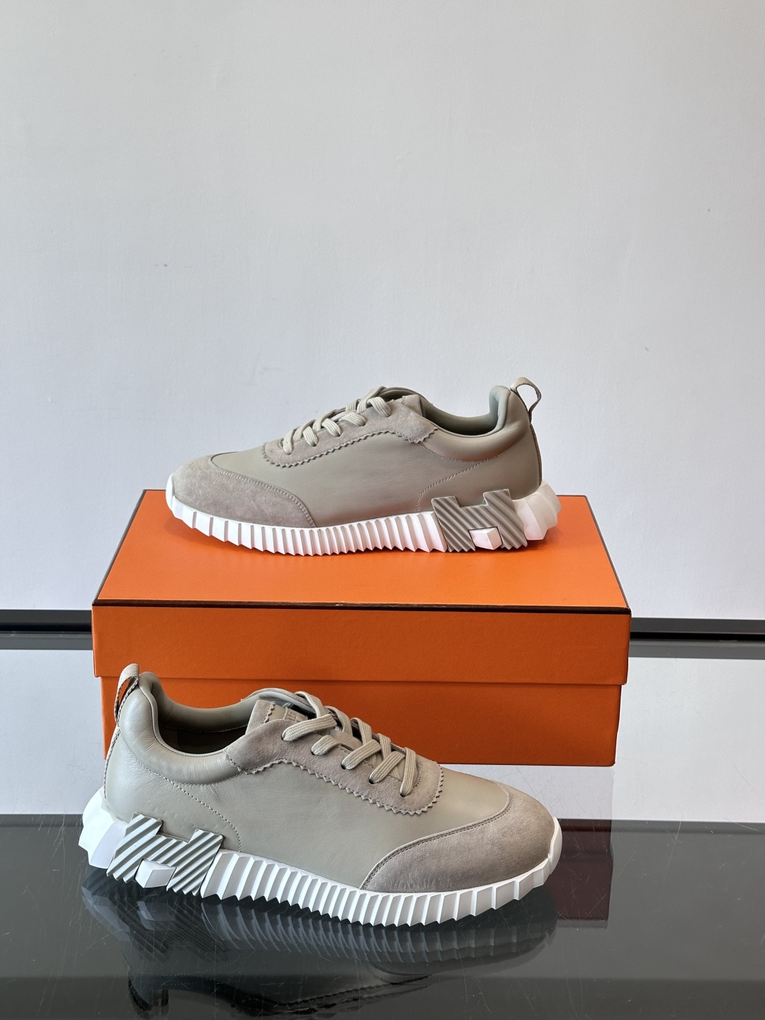 爱马仕Bouncing运动鞋爱马仕Bouncing运动鞋，标志性“大H