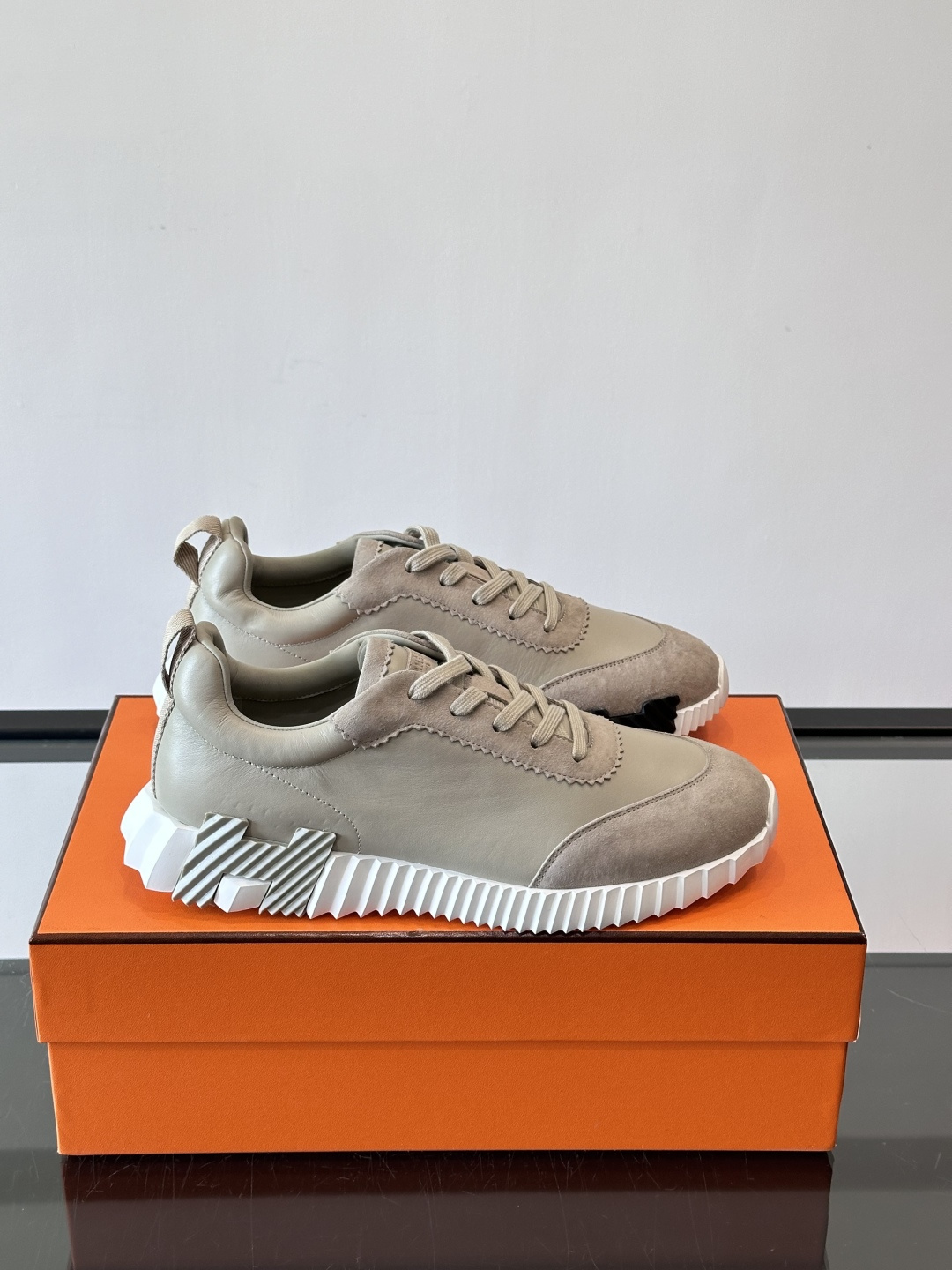 爱马仕Bouncing运动鞋爱马仕Bouncing运动鞋，标志性“大H