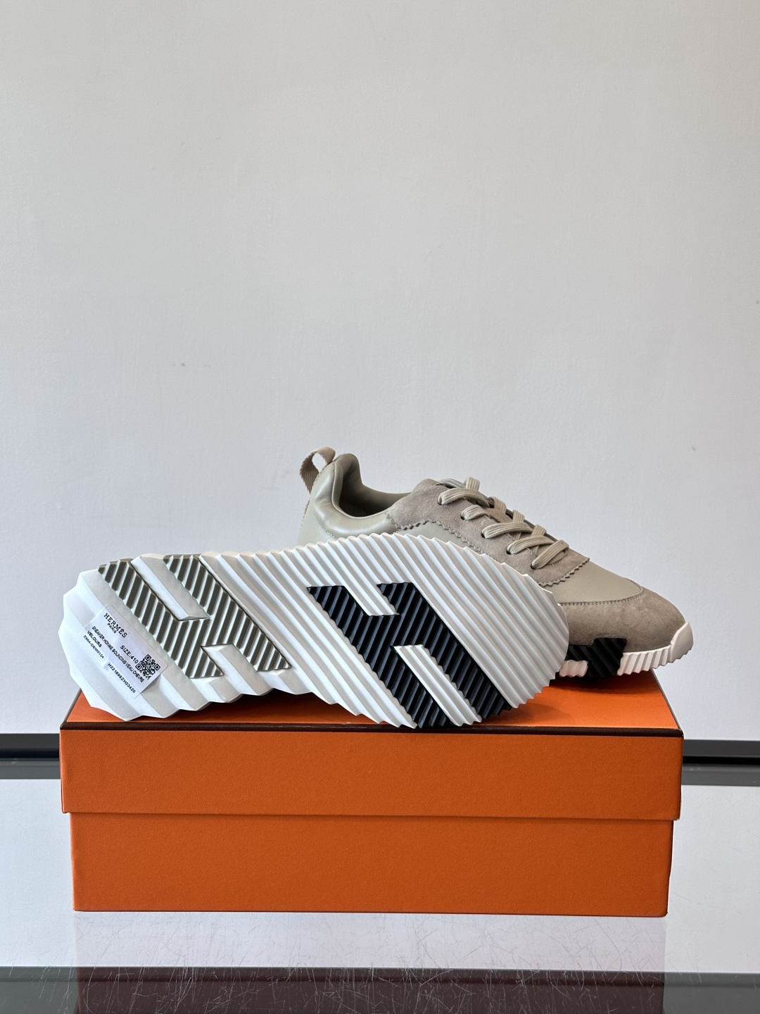 爱马仕Bouncing运动鞋爱马仕Bouncing运动鞋，标志性“大H