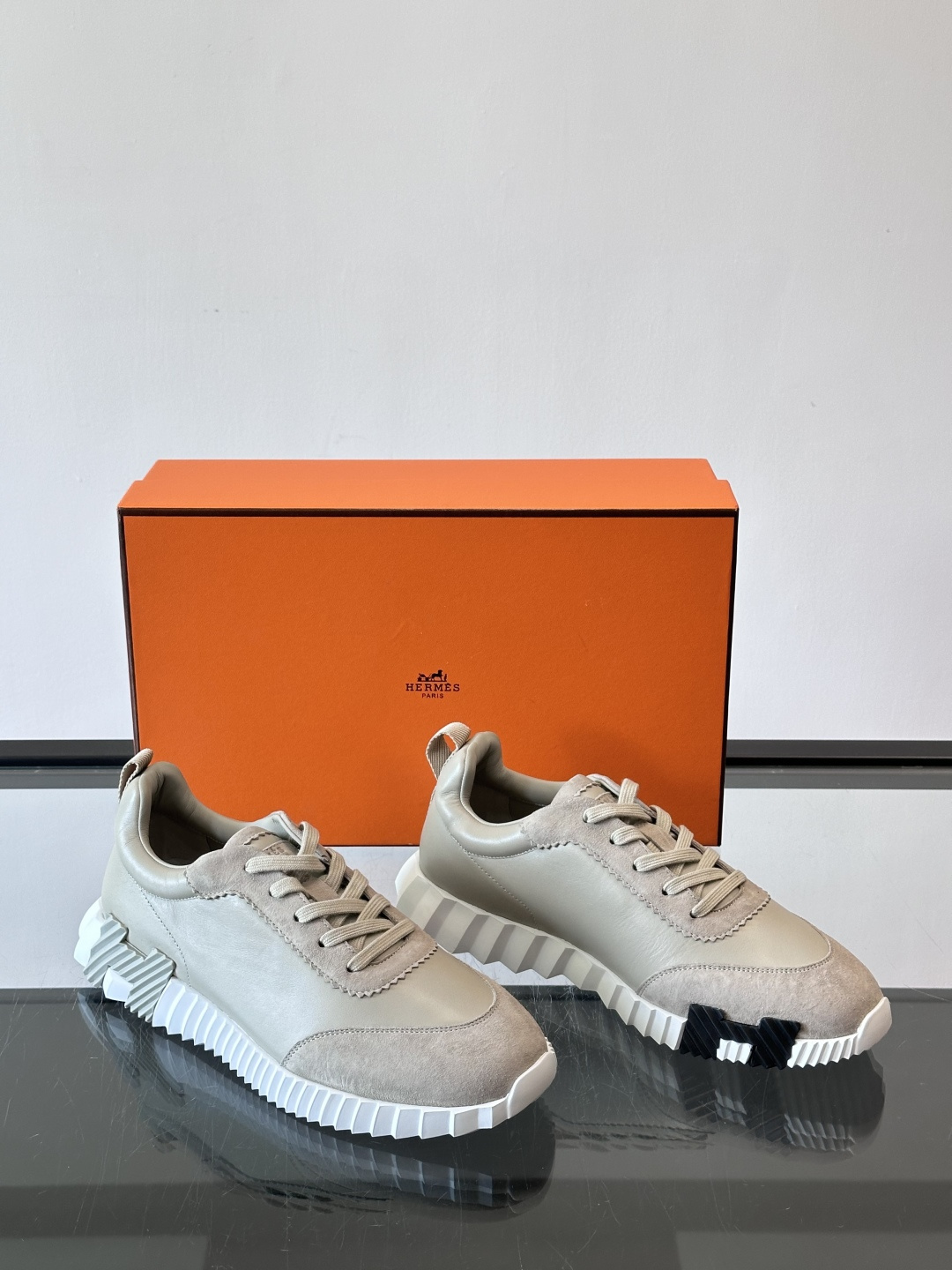 爱马仕Bouncing运动鞋爱马仕Bouncing运动鞋，标志性“大H