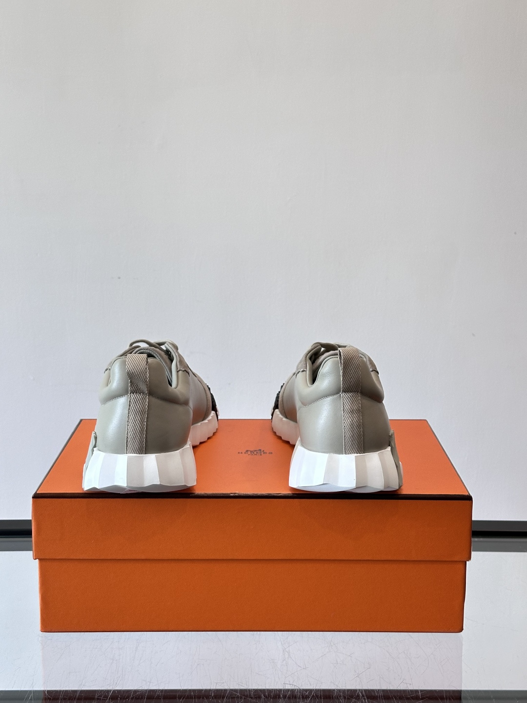 爱马仕Bouncing运动鞋爱马仕Bouncing运动鞋，标志性“大H