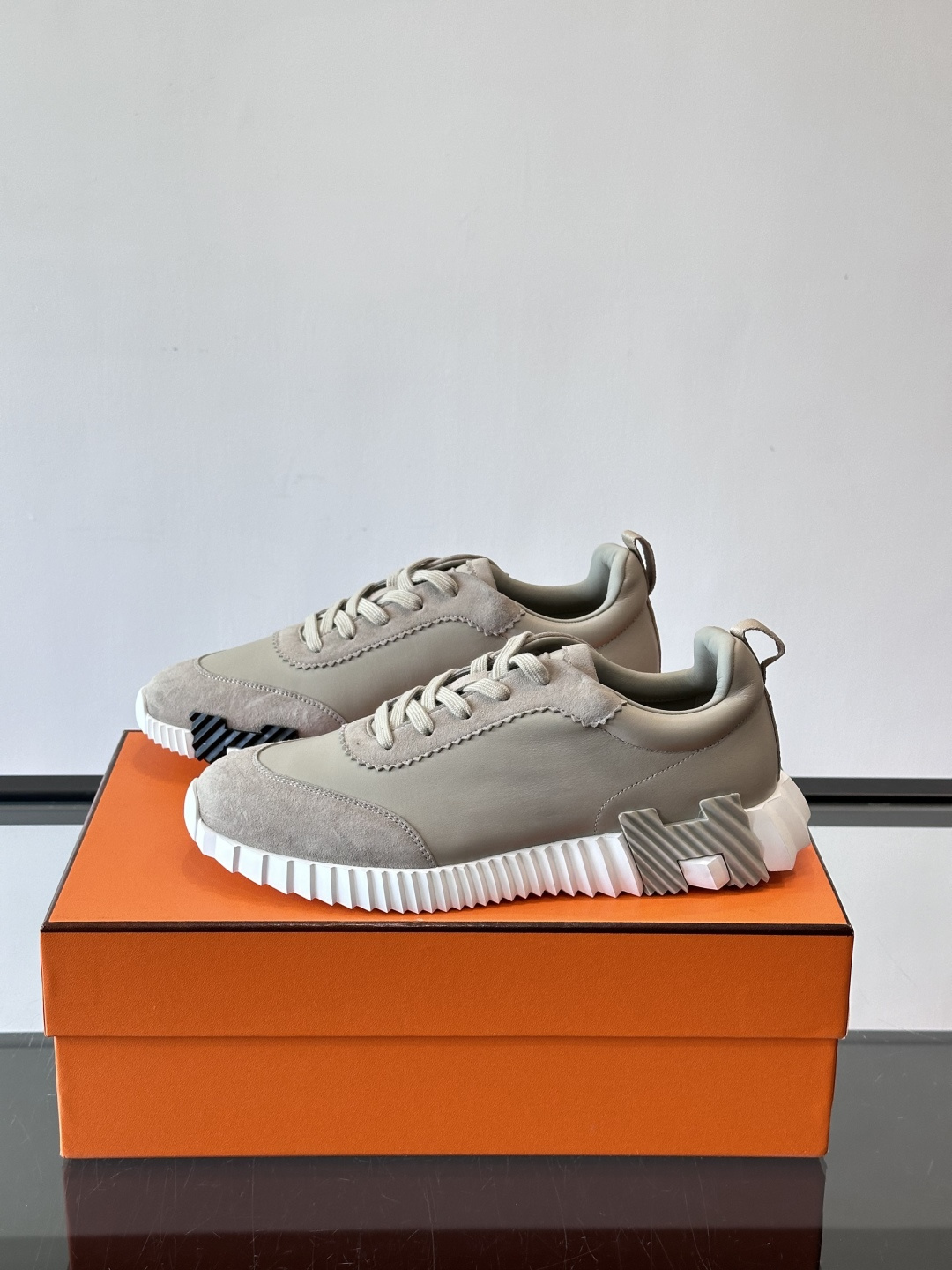 爱马仕Bouncing运动鞋爱马仕Bouncing运动鞋，标志性“大H