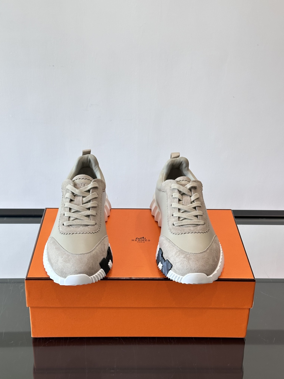 爱马仕Bouncing运动鞋爱马仕Bouncing运动鞋，标志性“大H