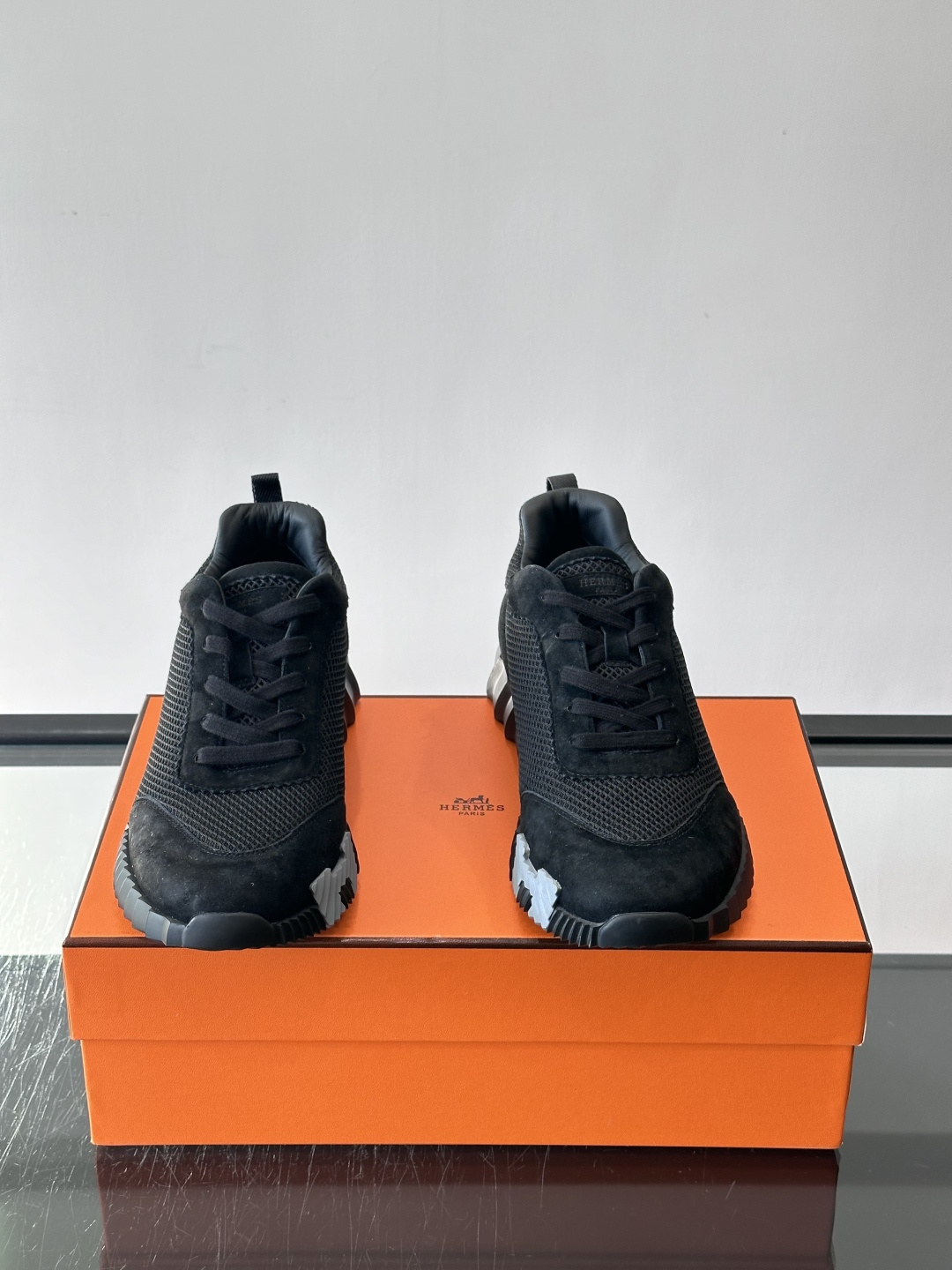 爱马仕Bouncing运动鞋爱马仕Bouncing运动鞋，标志性“大H