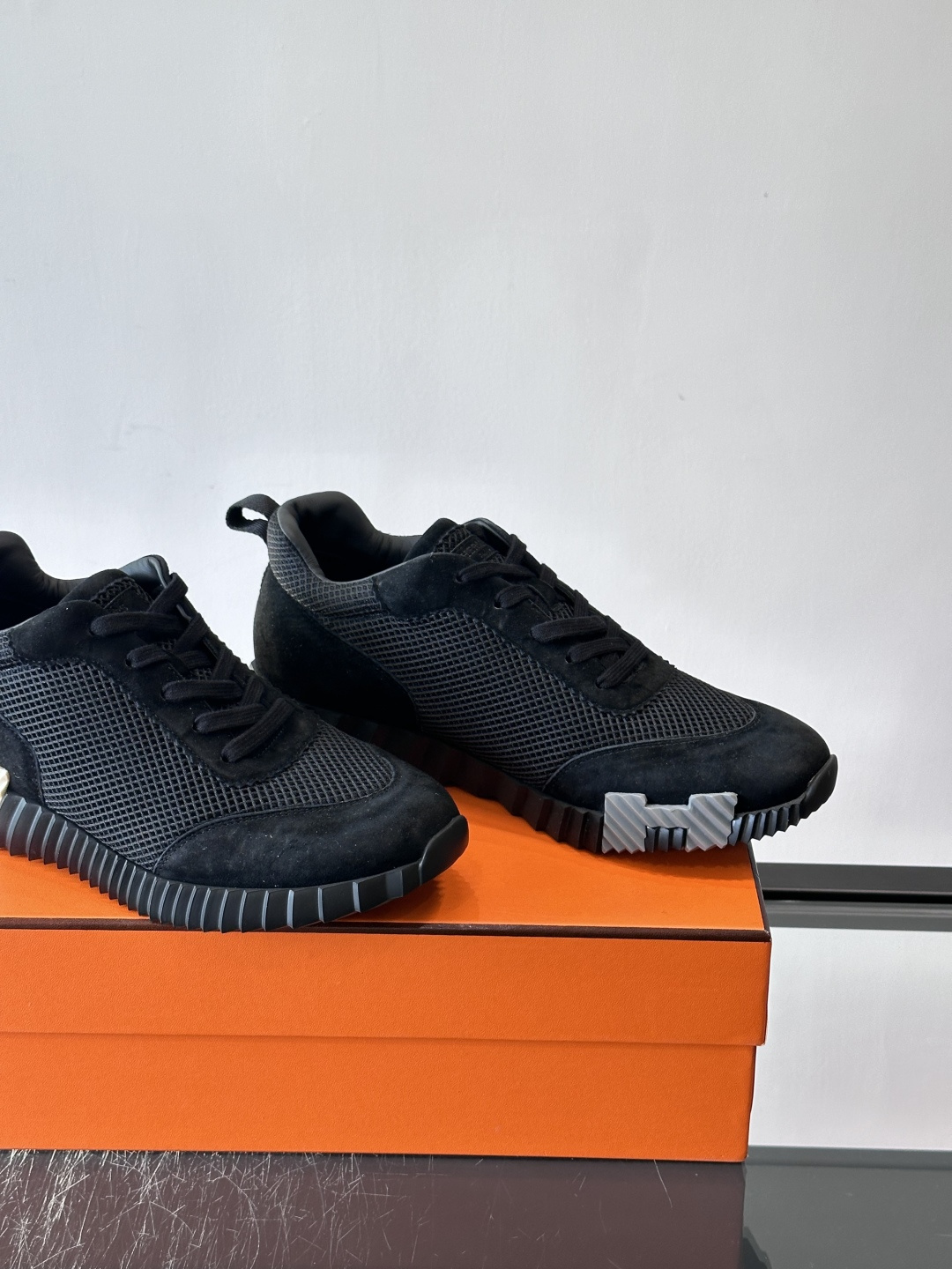 爱马仕Bouncing运动鞋爱马仕Bouncing运动鞋，标志性“大H