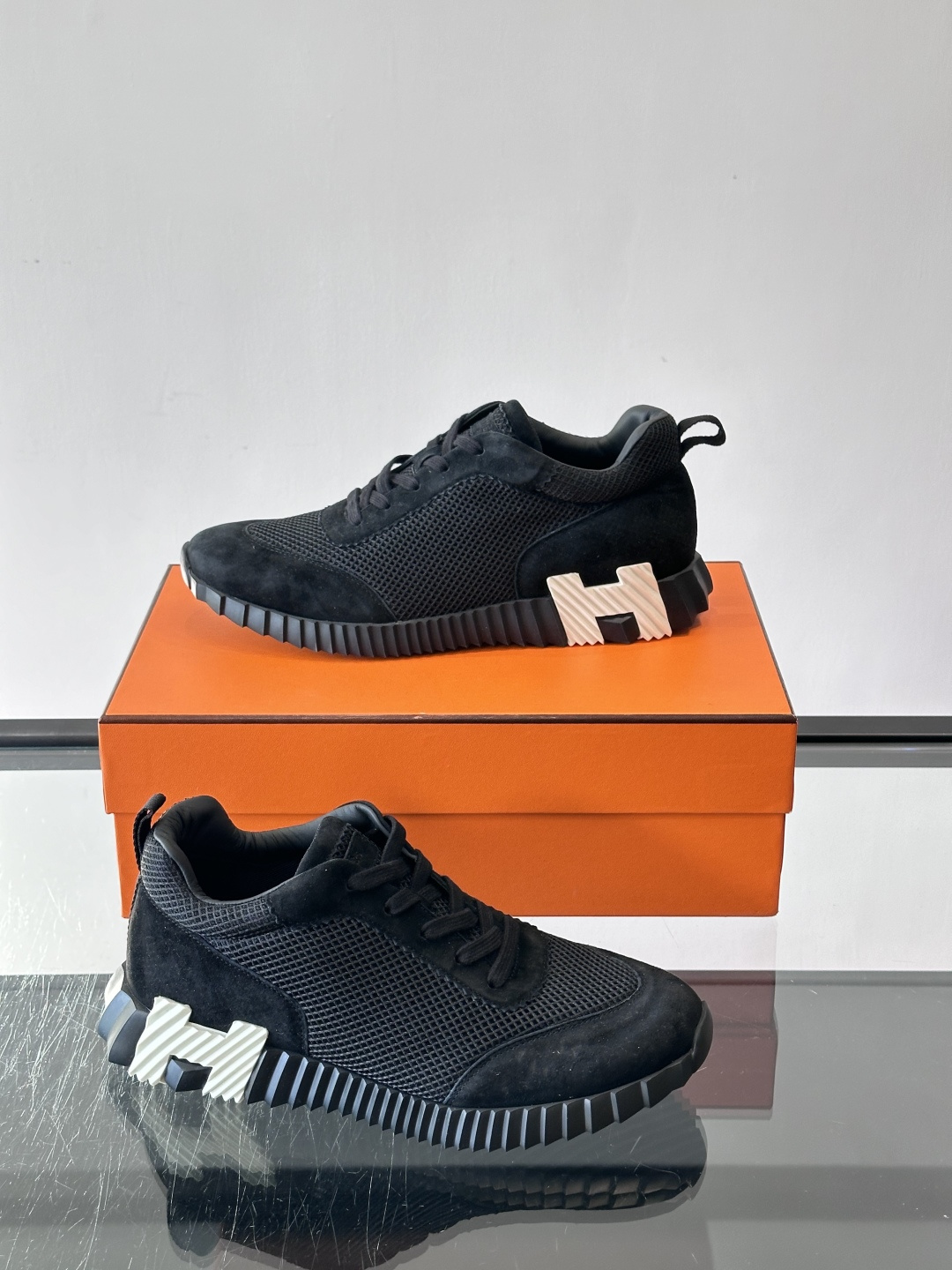 爱马仕Bouncing运动鞋爱马仕Bouncing运动鞋，标志性“大H