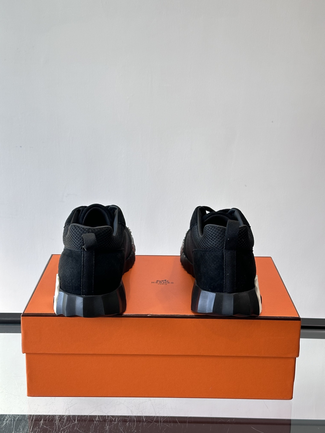 爱马仕Bouncing运动鞋爱马仕Bouncing运动鞋，标志性“大H