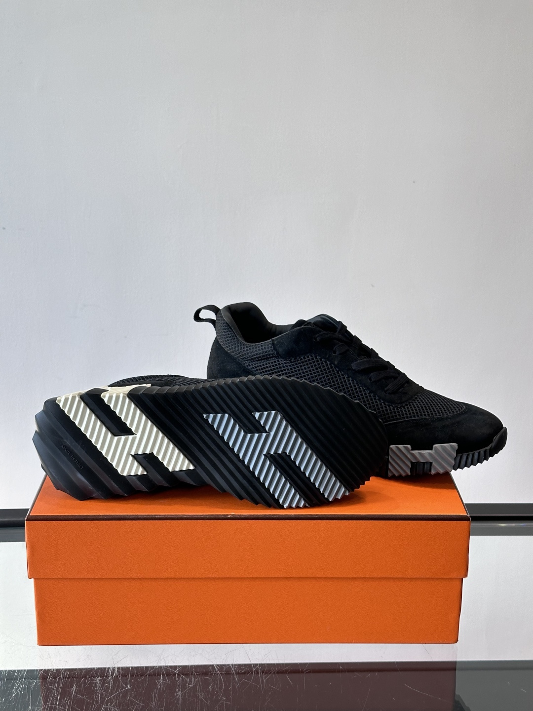 爱马仕Bouncing运动鞋爱马仕Bouncing运动鞋，标志性“大H