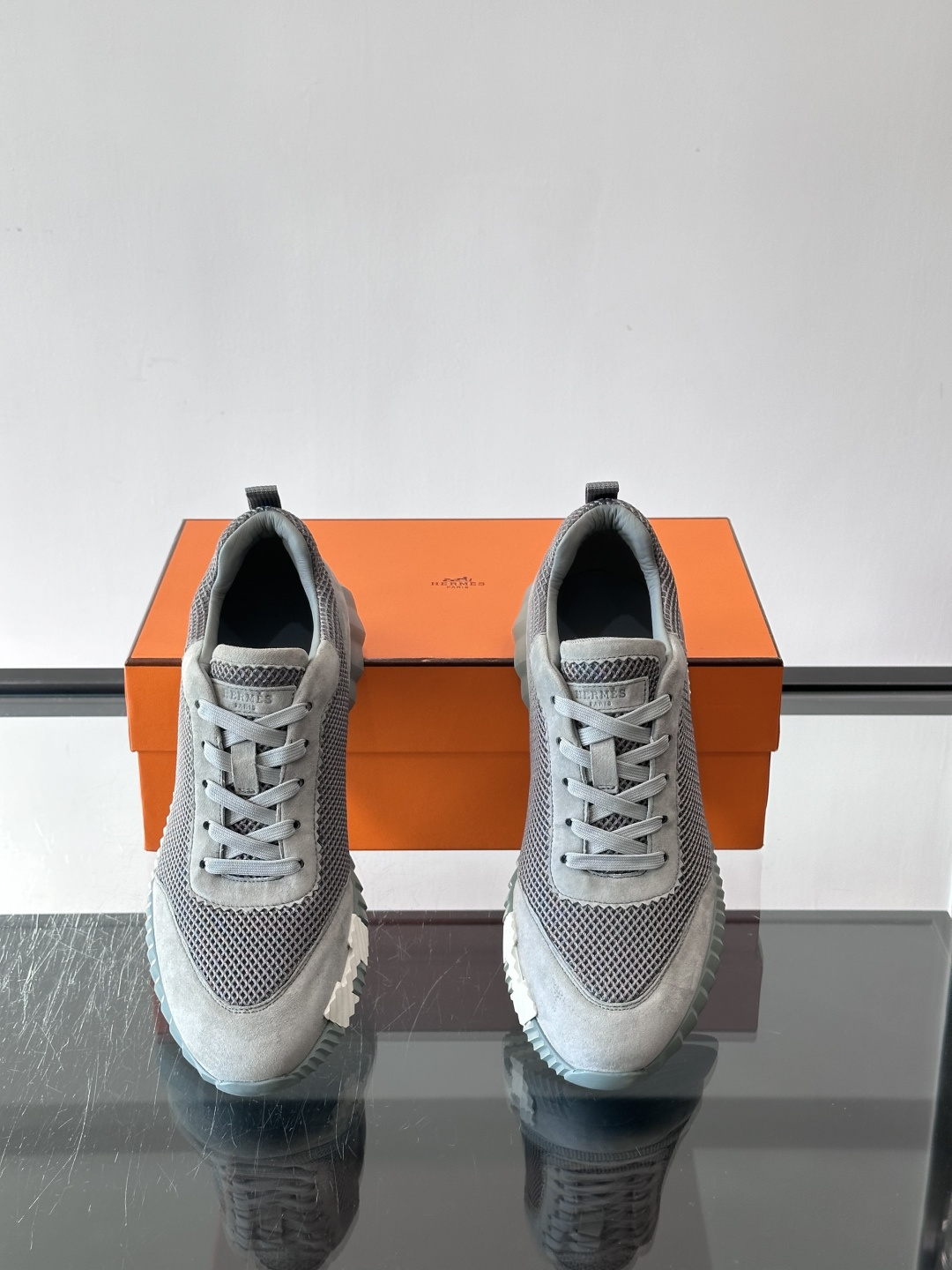 爱马仕Bouncing运动鞋爱马仕Bouncing运动鞋，标志性“大H