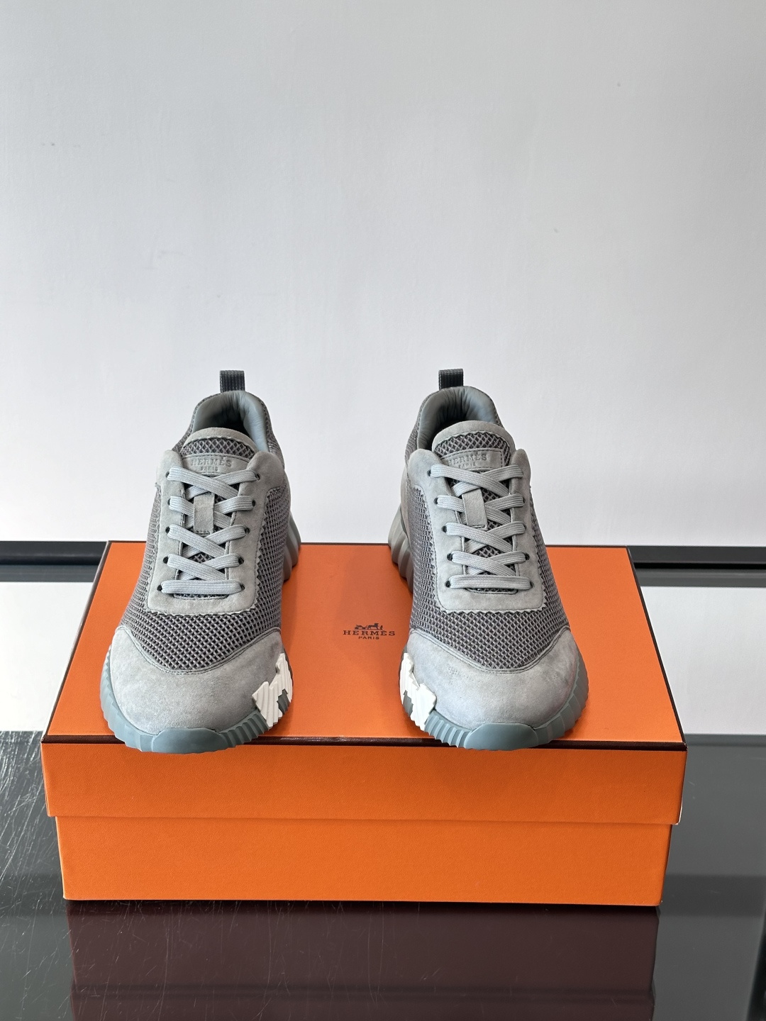 爱马仕Bouncing运动鞋爱马仕Bouncing运动鞋，标志性“大H