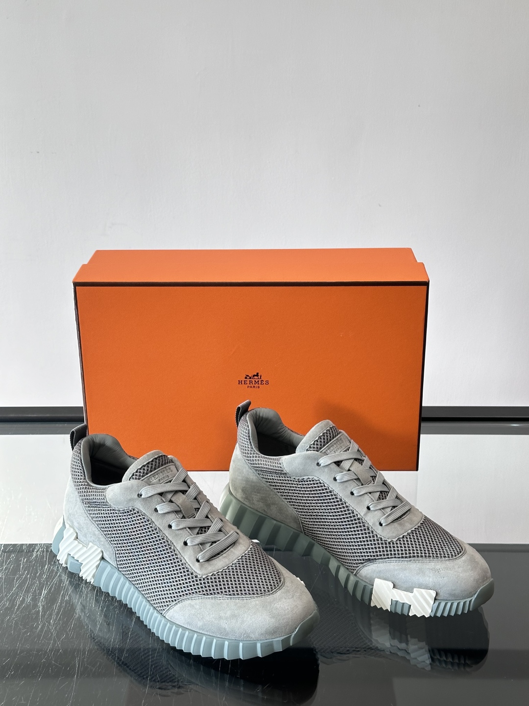 爱马仕Bouncing运动鞋爱马仕Bouncing运动鞋，标志性“大H