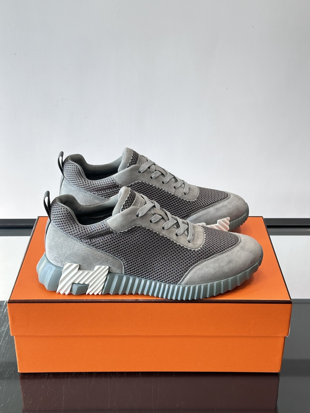 爱马仕Bouncing运动鞋爱马仕Bouncing运动鞋，标志性“大H