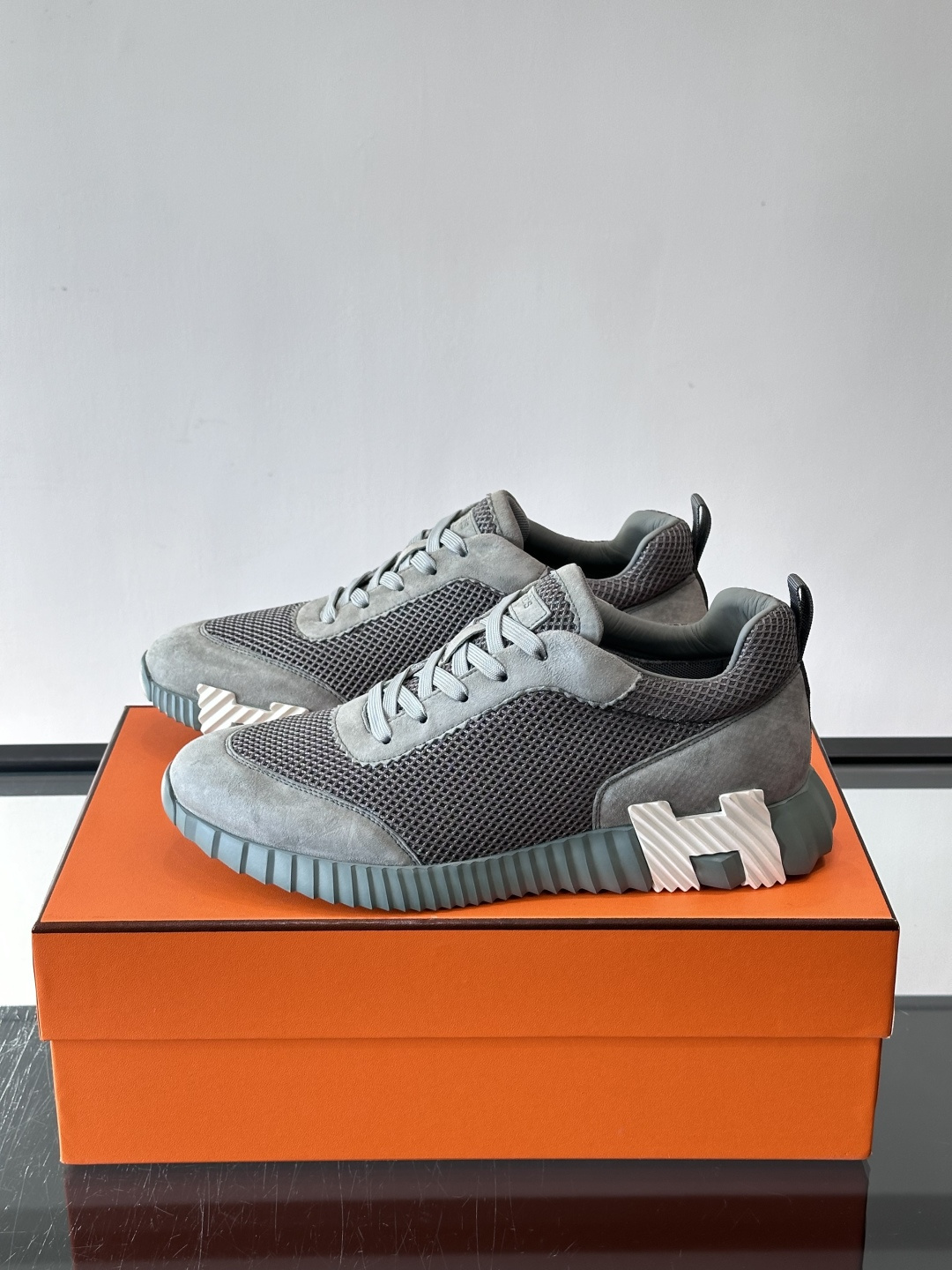 爱马仕Bouncing运动鞋爱马仕Bouncing运动鞋，标志性“大H