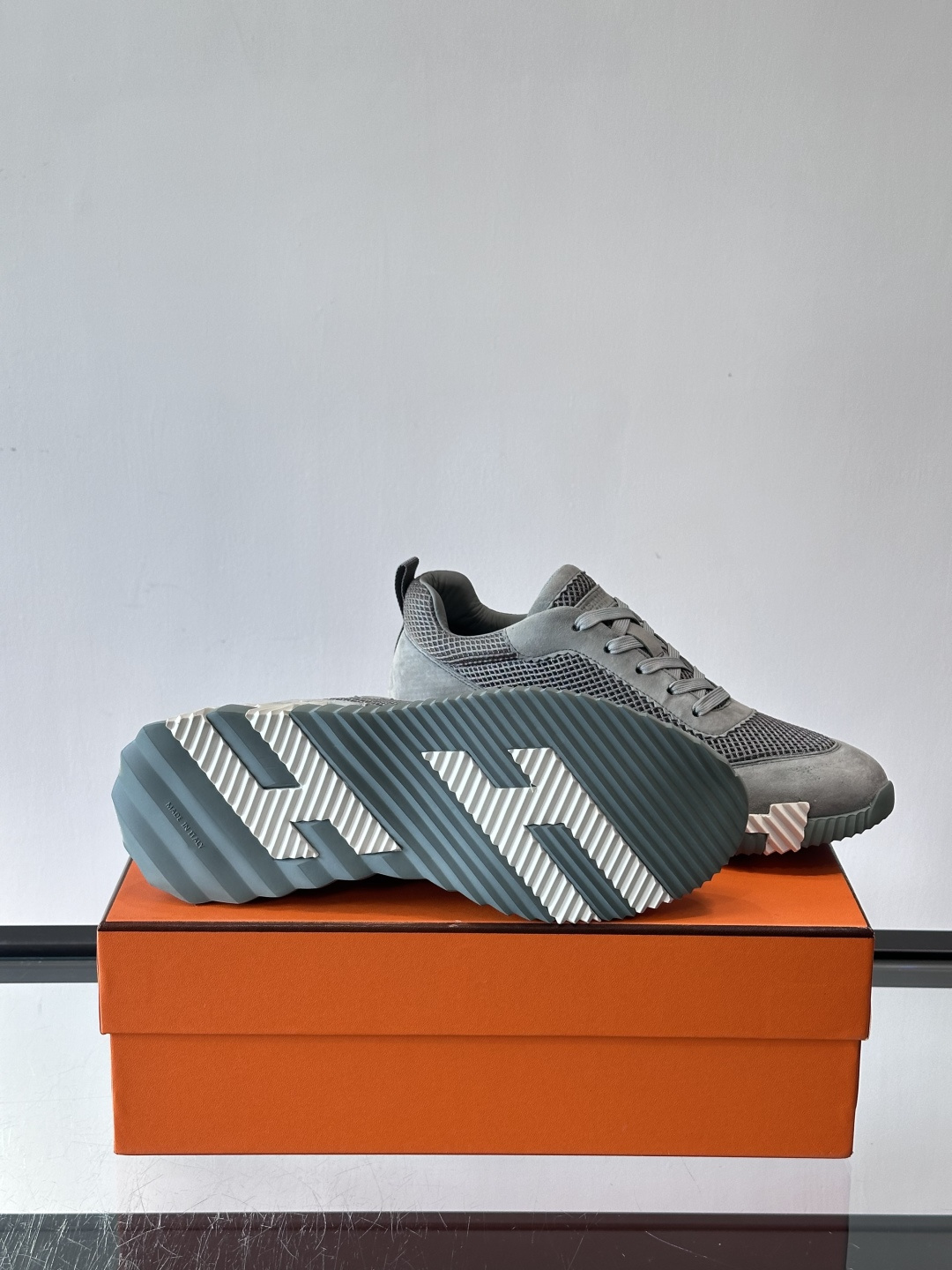 爱马仕Bouncing运动鞋爱马仕Bouncing运动鞋，标志性“大H