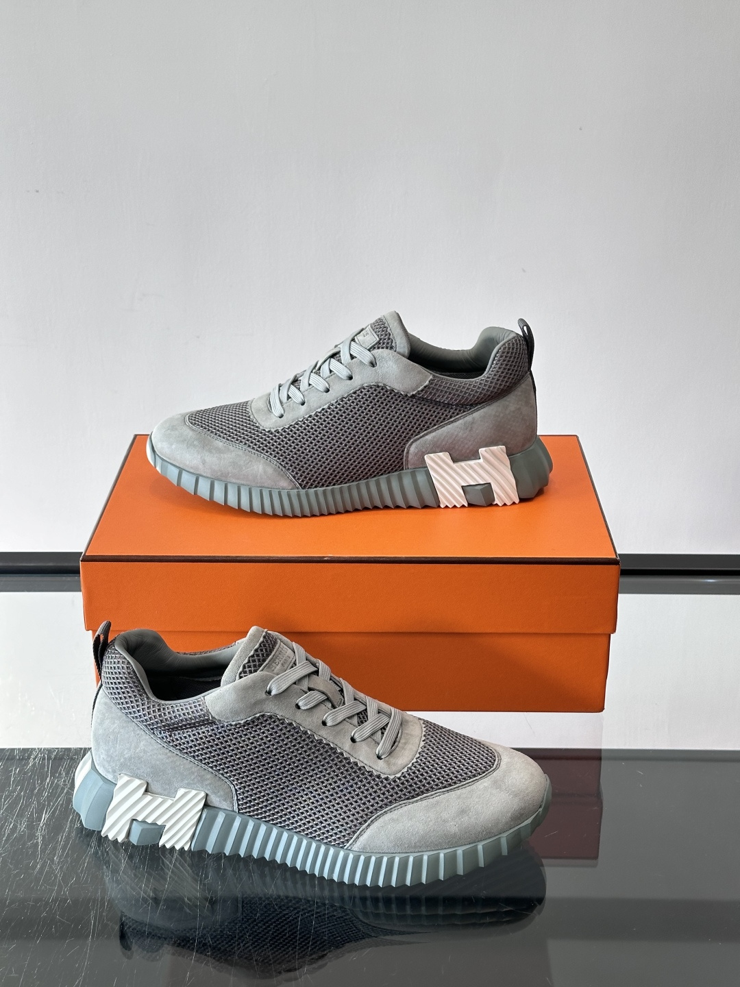 爱马仕Bouncing运动鞋爱马仕Bouncing运动鞋，标志性“大H