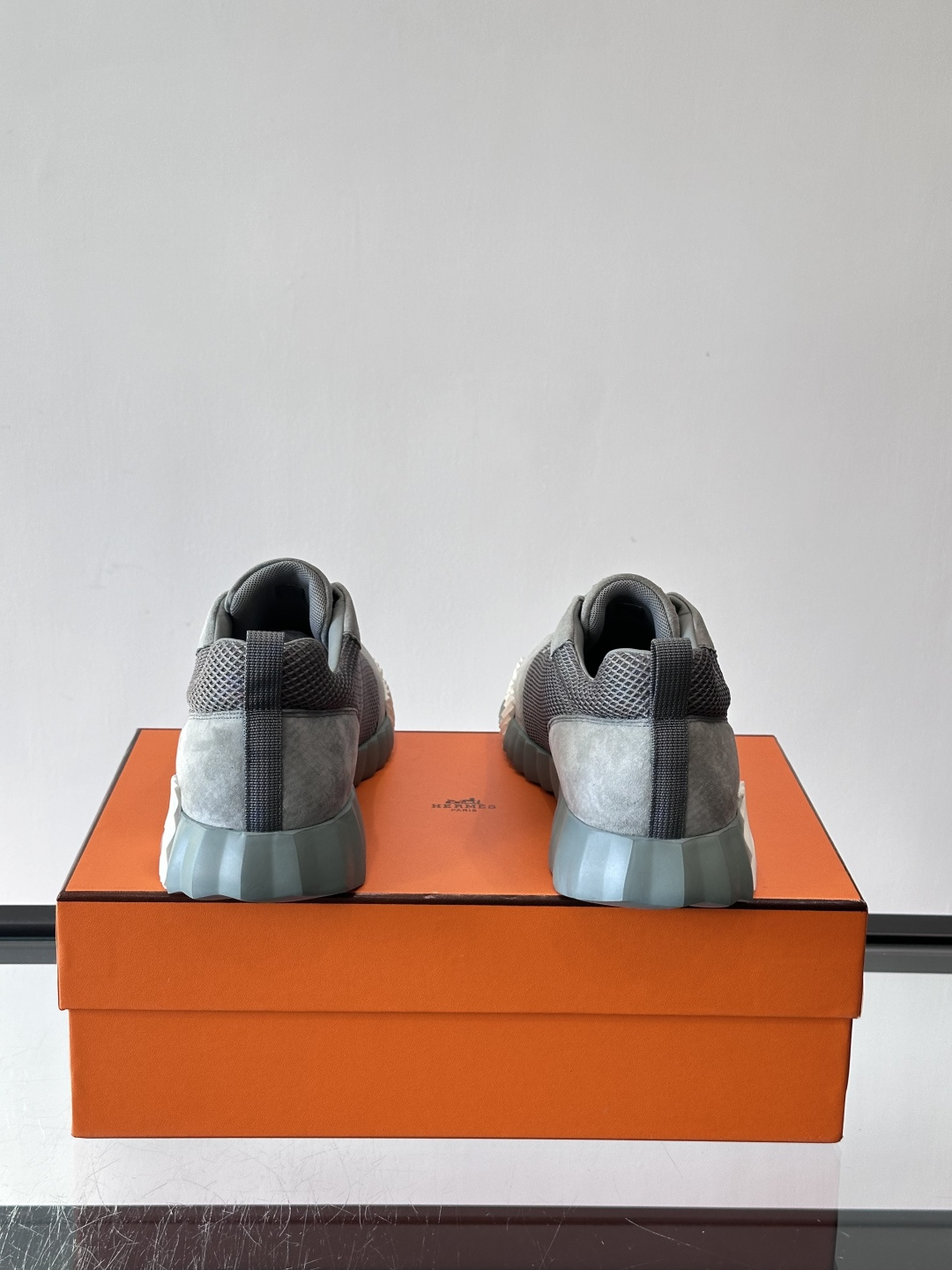 爱马仕Bouncing运动鞋爱马仕Bouncing运动鞋，标志性“大H