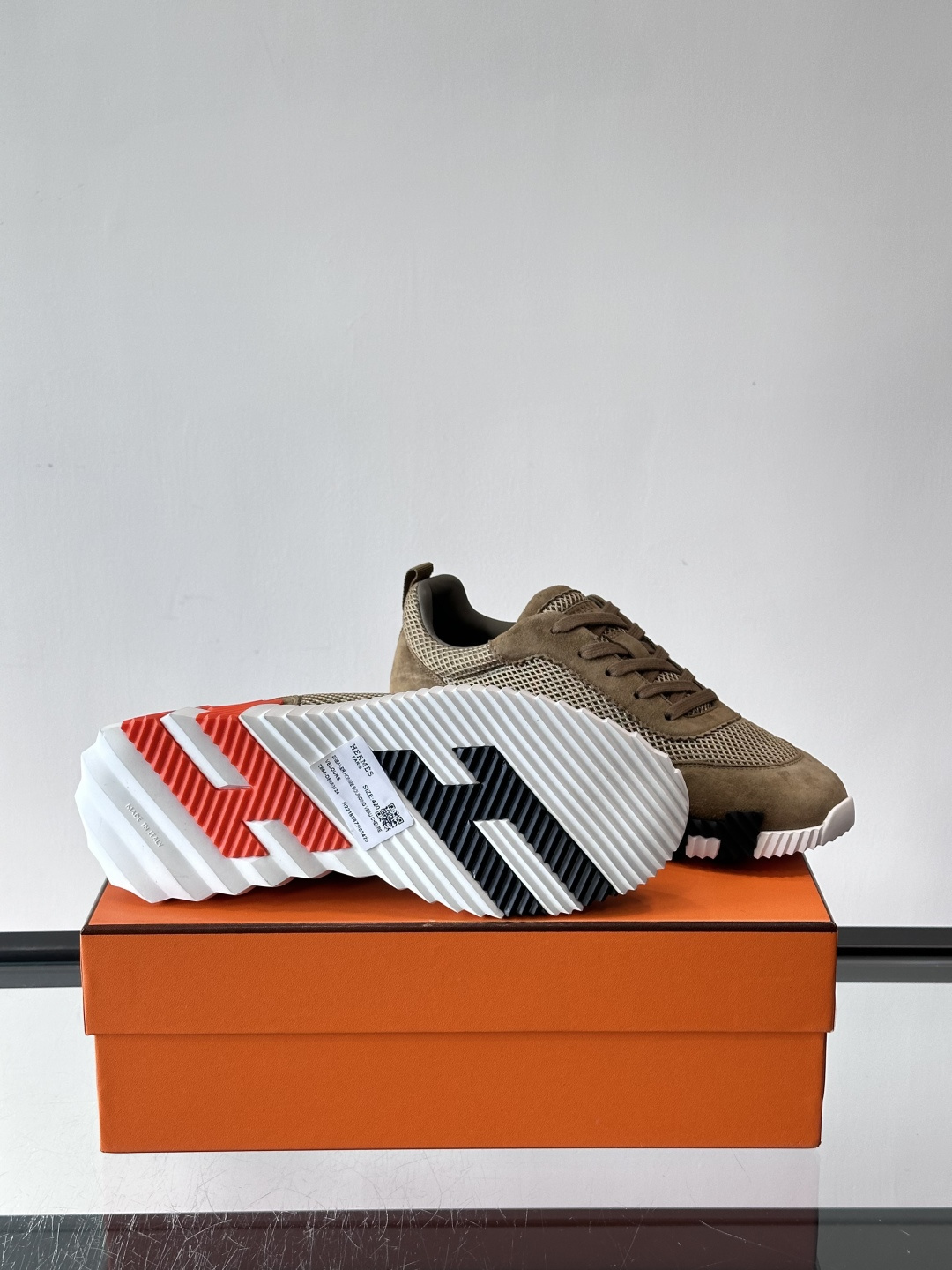 爱马仕Bouncing运动鞋爱马仕Bouncing运动鞋，标志性“大H