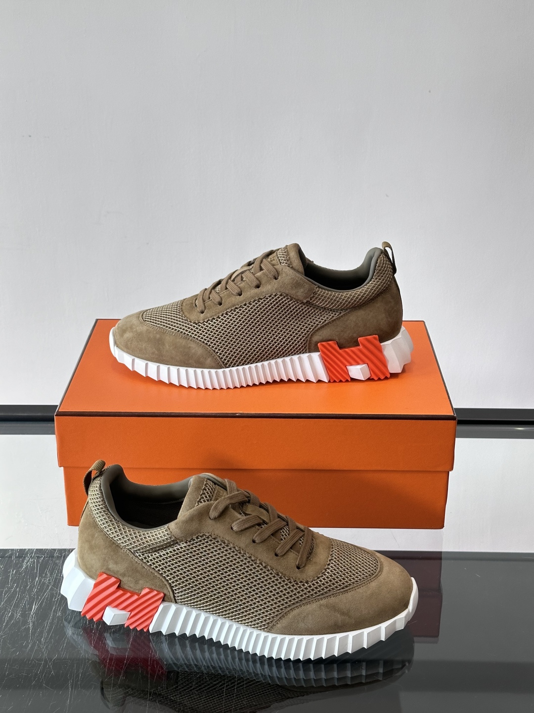 爱马仕Bouncing运动鞋爱马仕Bouncing运动鞋，标志性“大H