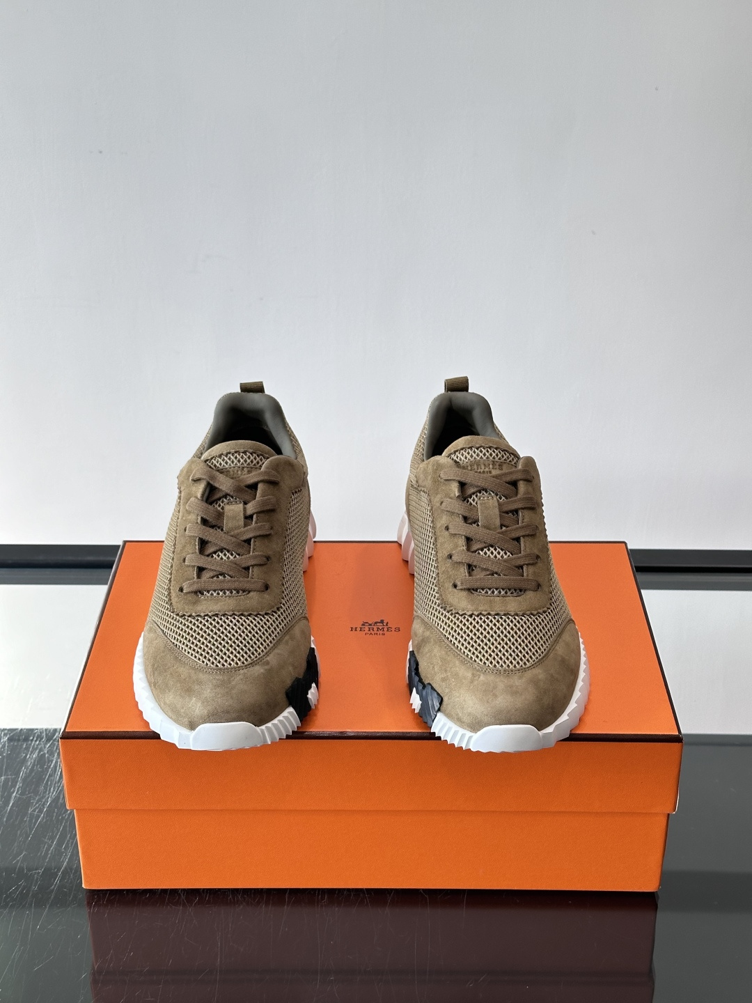 爱马仕Bouncing运动鞋爱马仕Bouncing运动鞋，标志性“大H