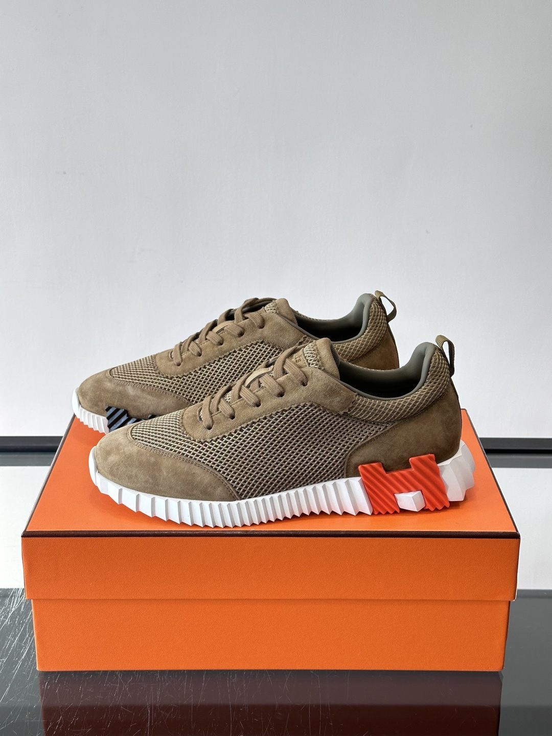 爱马仕Bouncing运动鞋爱马仕Bouncing运动鞋，标志性“大H