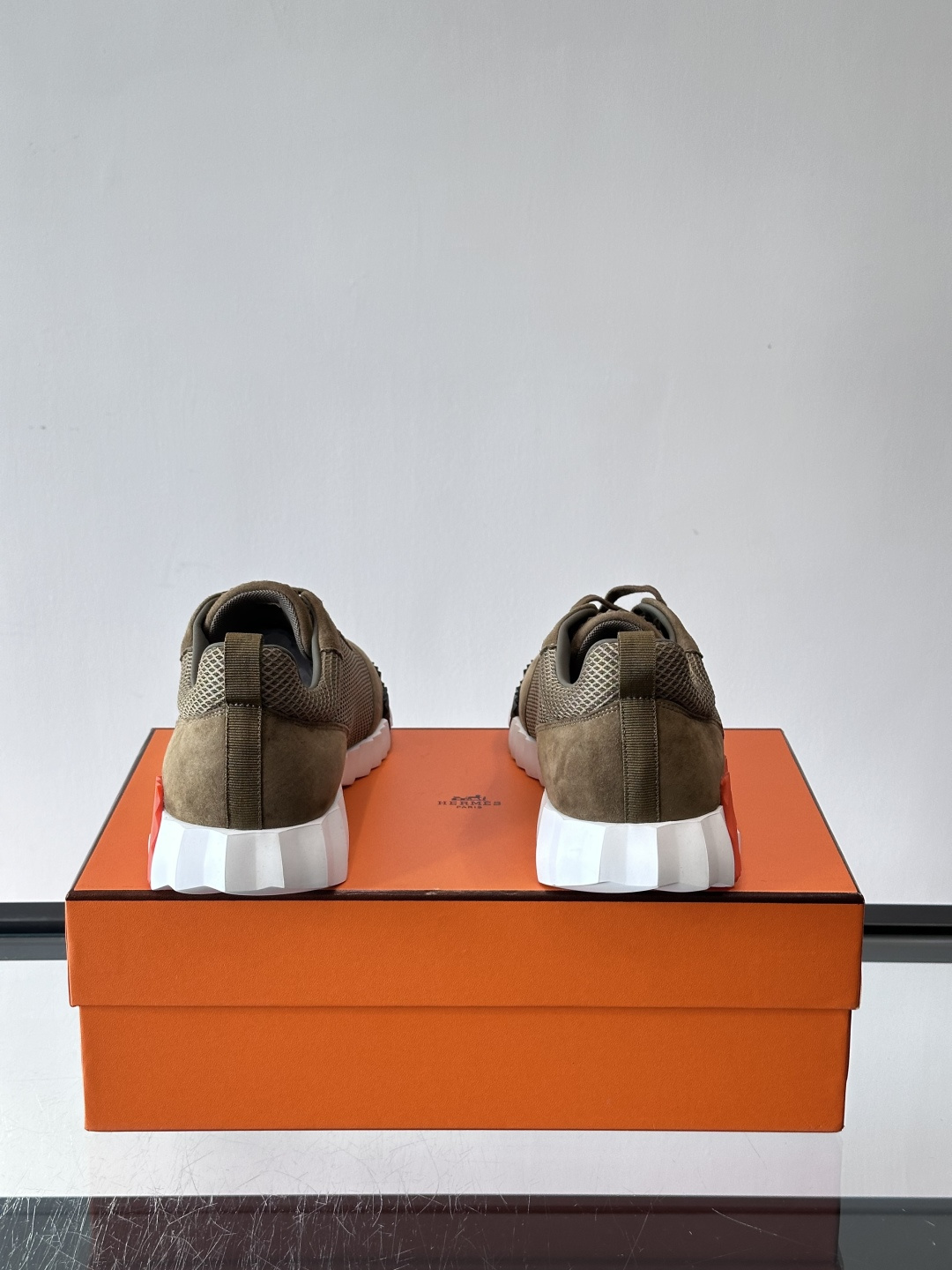 爱马仕Bouncing运动鞋爱马仕Bouncing运动鞋，标志性“大H