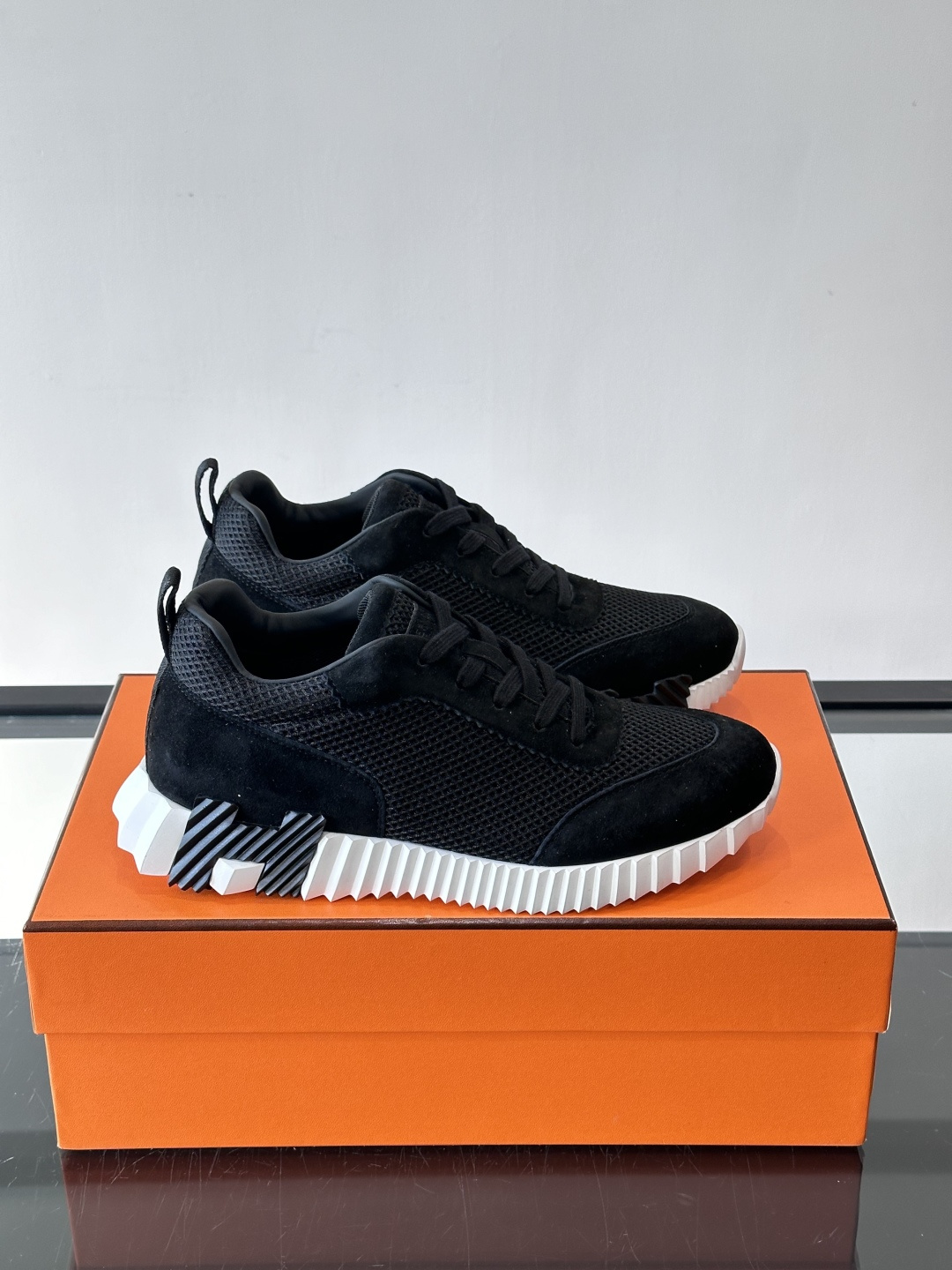 爱马仕Bouncing运动鞋爱马仕Bouncing运动鞋，标志性“大H