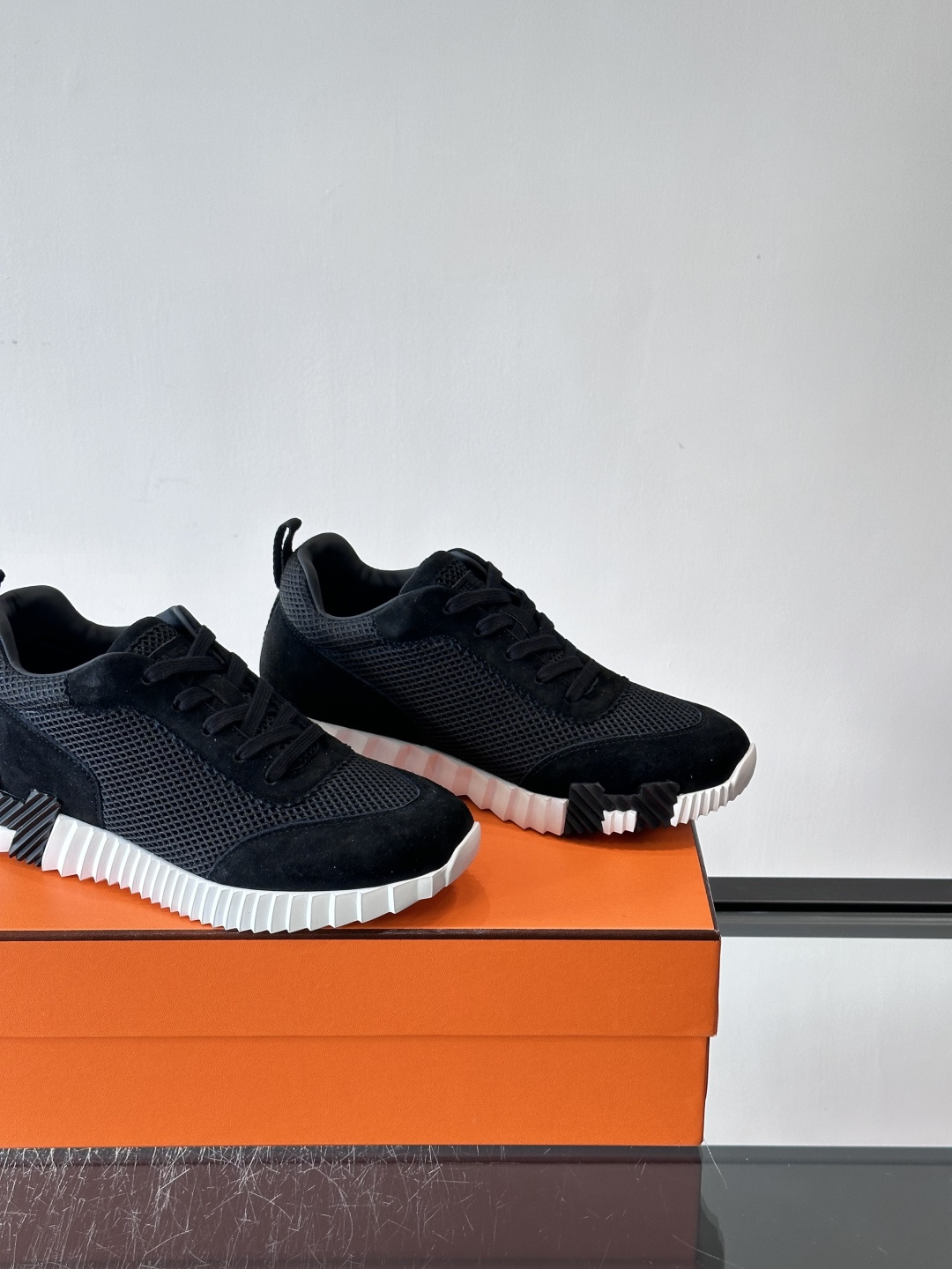 爱马仕Bouncing运动鞋爱马仕Bouncing运动鞋，标志性“大H