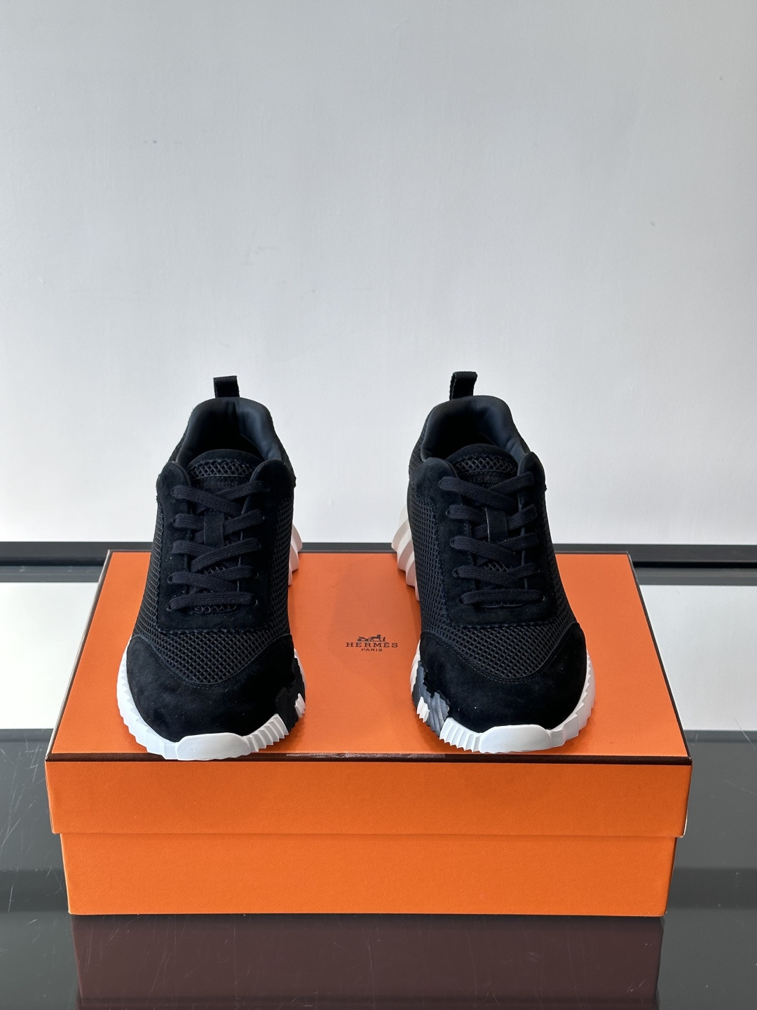 爱马仕Bouncing运动鞋爱马仕Bouncing运动鞋，标志性“大H