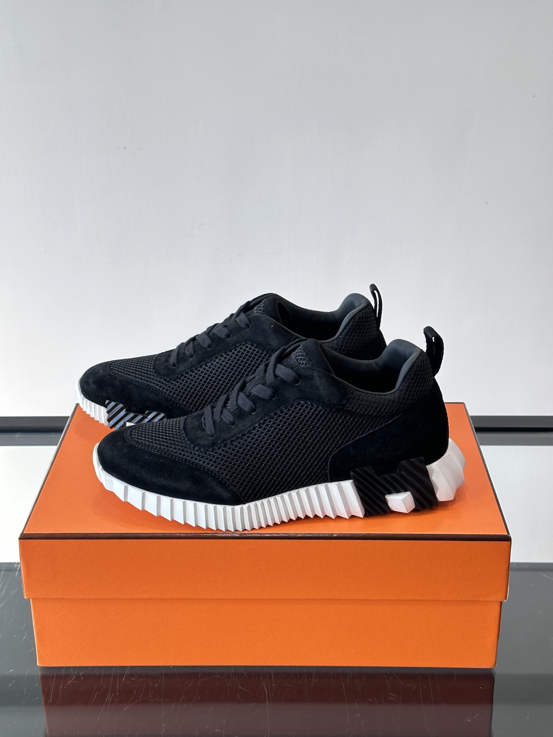 爱马仕Bouncing运动鞋爱马仕Bouncing运动鞋，标志性“大H