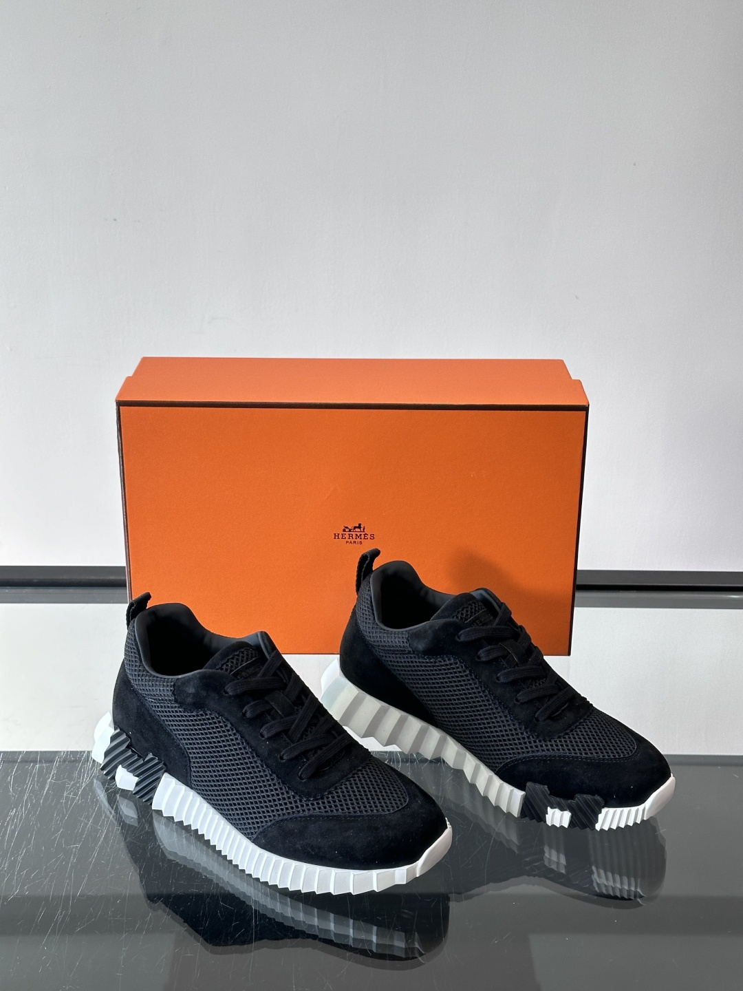 爱马仕Bouncing运动鞋爱马仕Bouncing运动鞋，标志性“大H