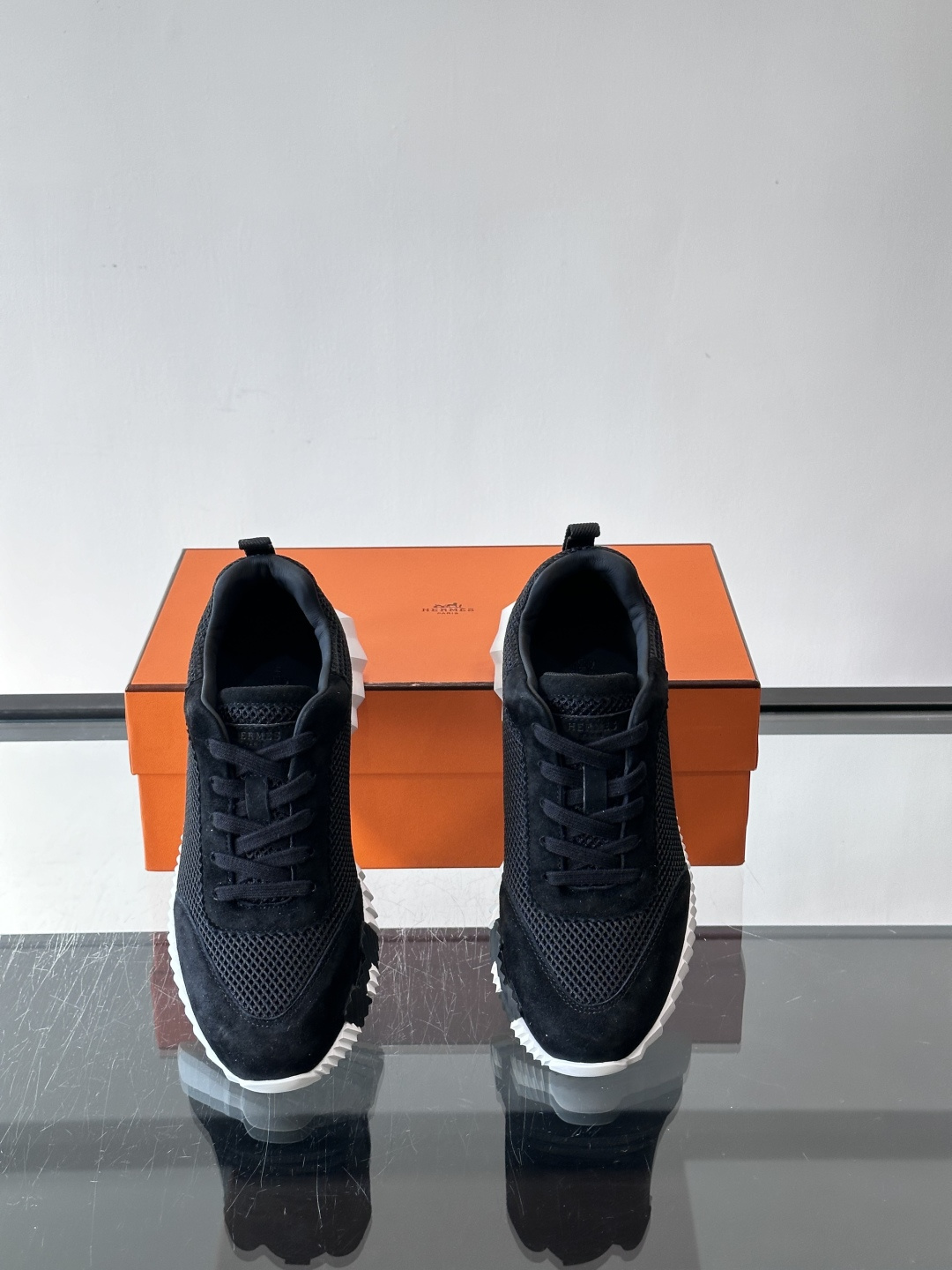 爱马仕Bouncing运动鞋爱马仕Bouncing运动鞋，标志性“大H