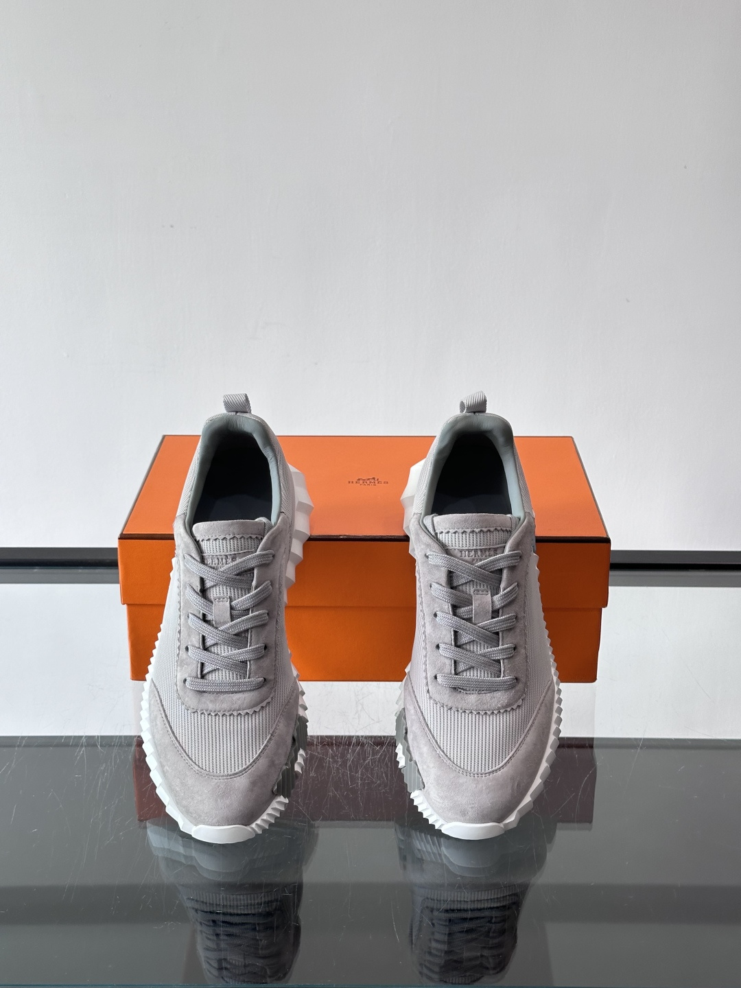 爱马仕Bouncing运动鞋爱马仕Bouncing运动鞋，标志性“大H