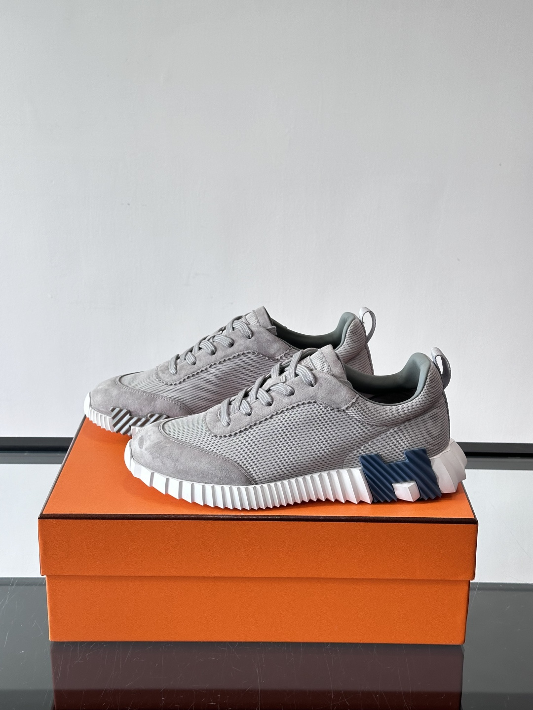 爱马仕Bouncing运动鞋爱马仕Bouncing运动鞋，标志性“大H