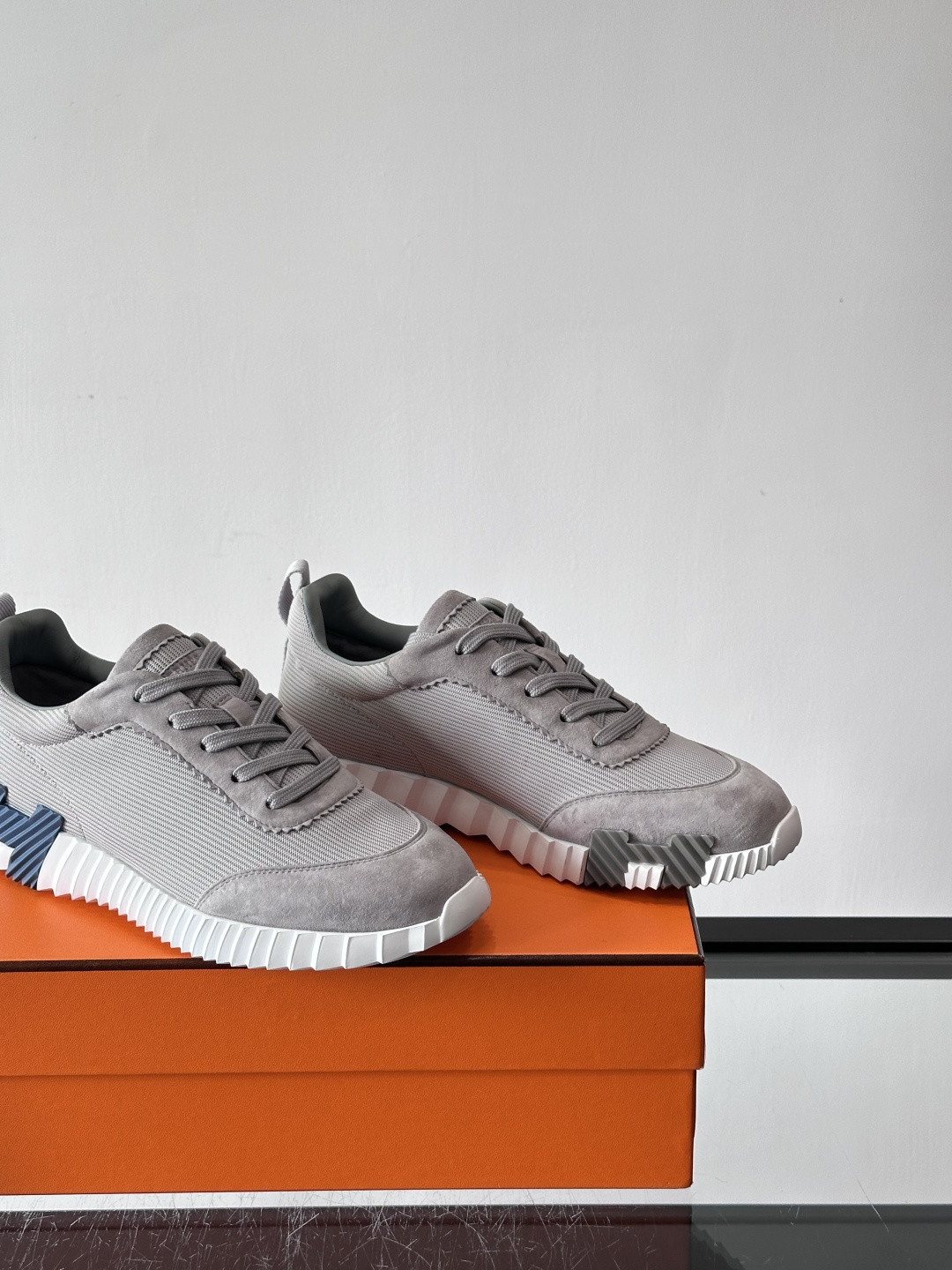 爱马仕Bouncing运动鞋爱马仕Bouncing运动鞋，标志性“大H