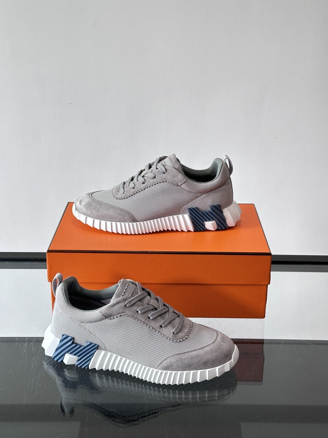 爱马仕Bouncing运动鞋爱马仕Bouncing运动鞋，标志性“大H