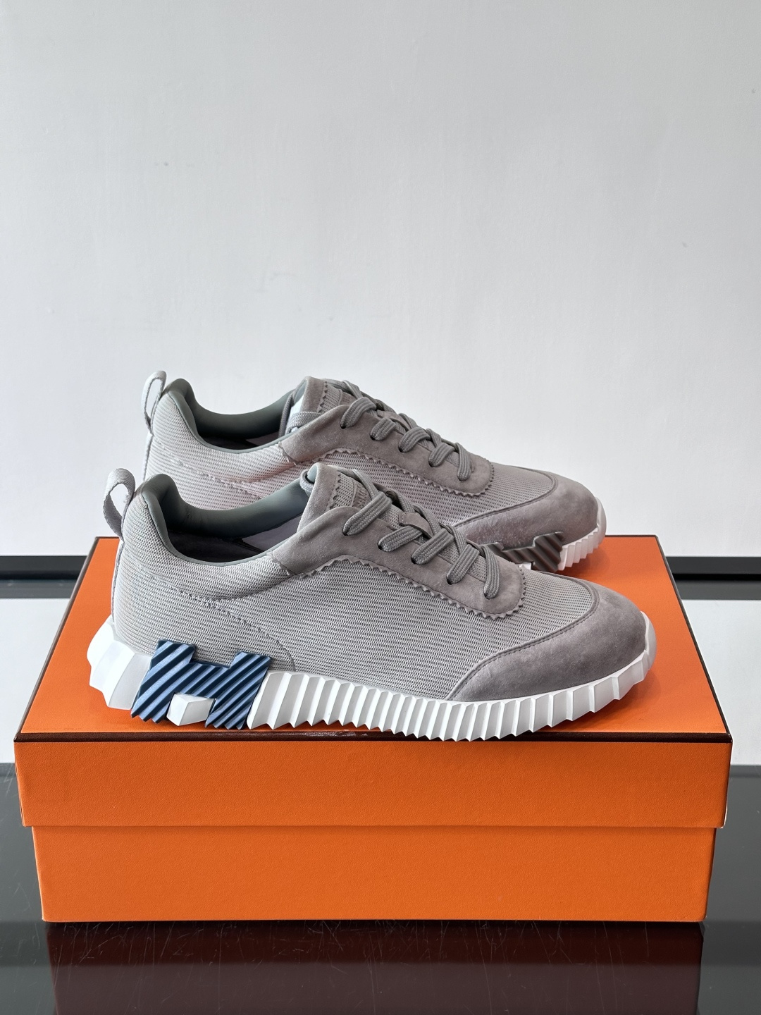 爱马仕Bouncing运动鞋爱马仕Bouncing运动鞋，标志性“大H