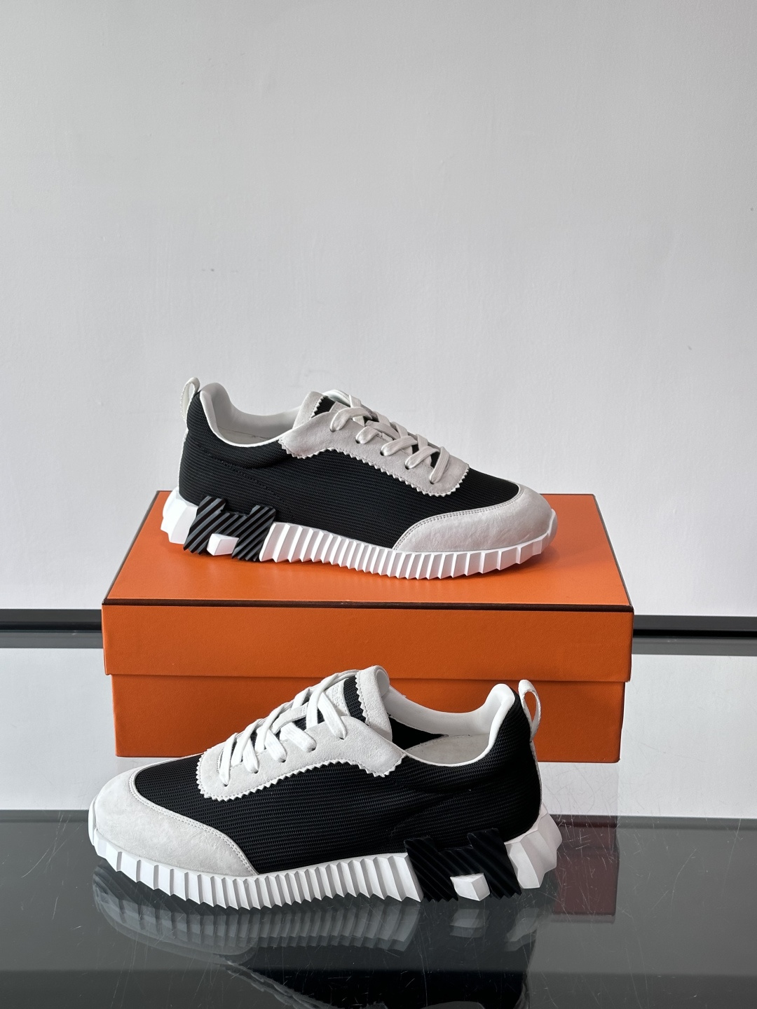 爱马仕Bouncing运动鞋爱马仕Bouncing运动鞋，标志性“大H