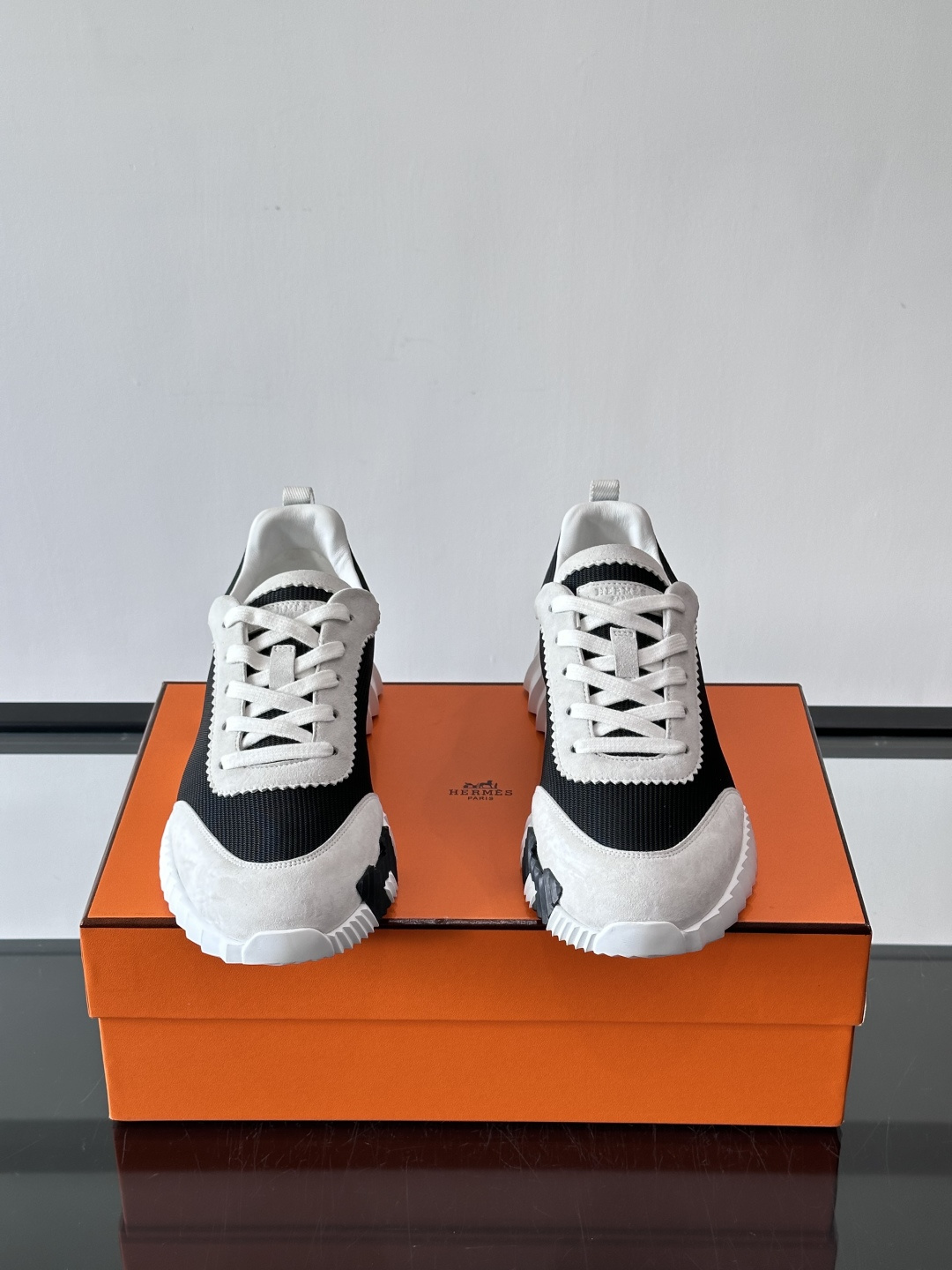 爱马仕Bouncing运动鞋爱马仕Bouncing运动鞋，标志性“大H