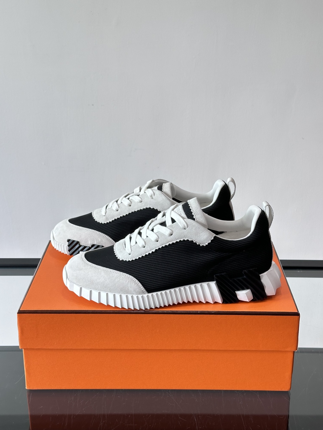 爱马仕Bouncing运动鞋爱马仕Bouncing运动鞋，标志性“大H