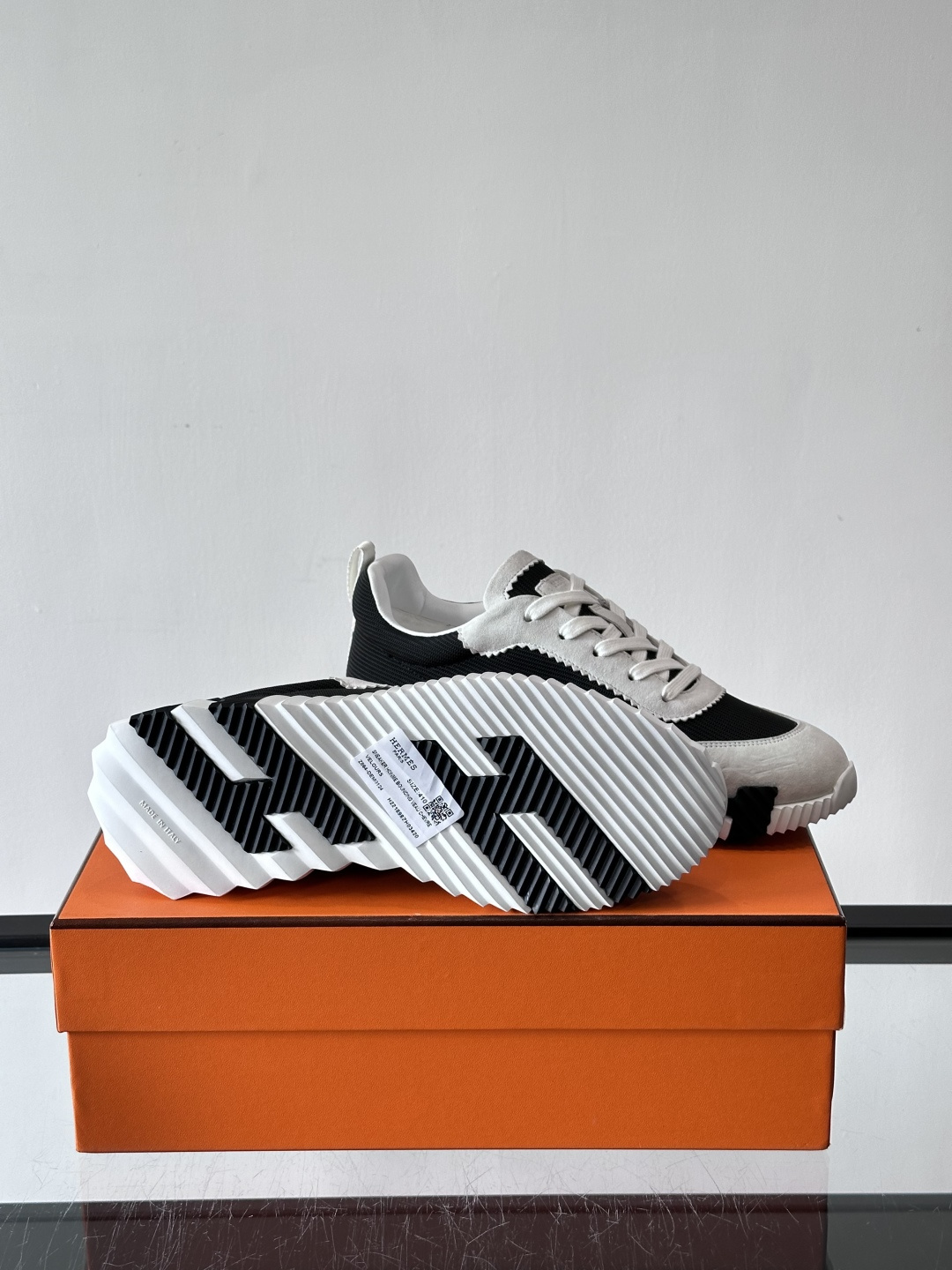 爱马仕Bouncing运动鞋爱马仕Bouncing运动鞋，标志性“大H