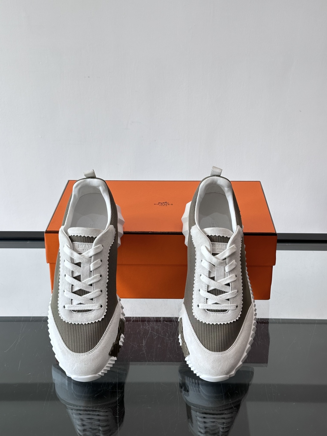 爱马仕Bouncing运动鞋爱马仕Bouncing运动鞋，标志性“大H