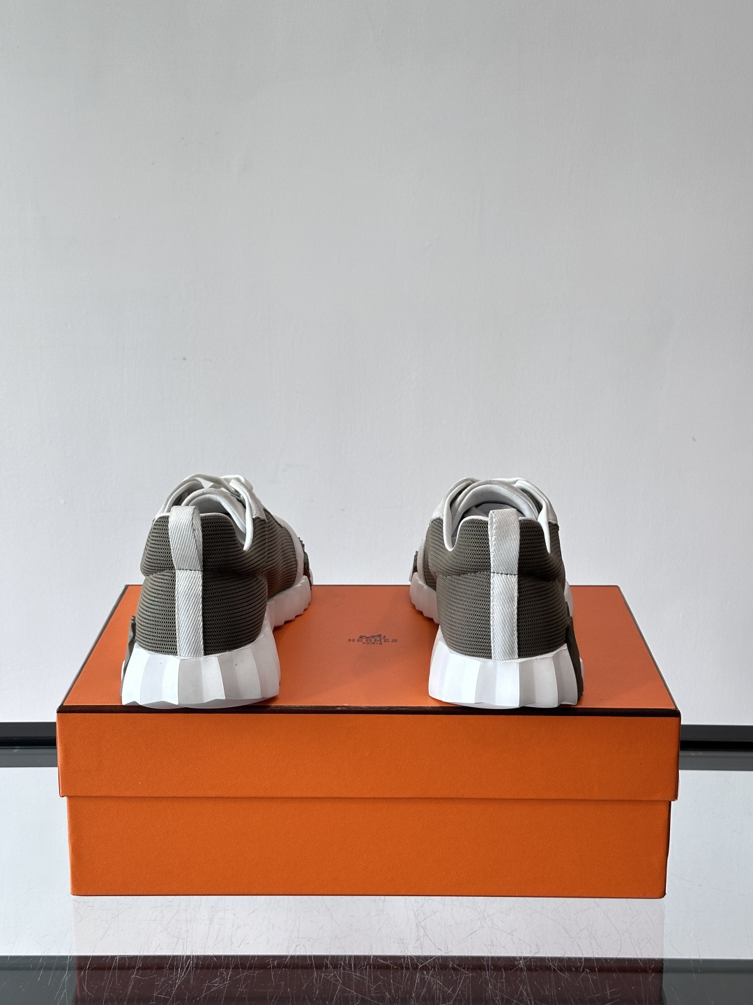 爱马仕Bouncing运动鞋爱马仕Bouncing运动鞋，标志性“大H