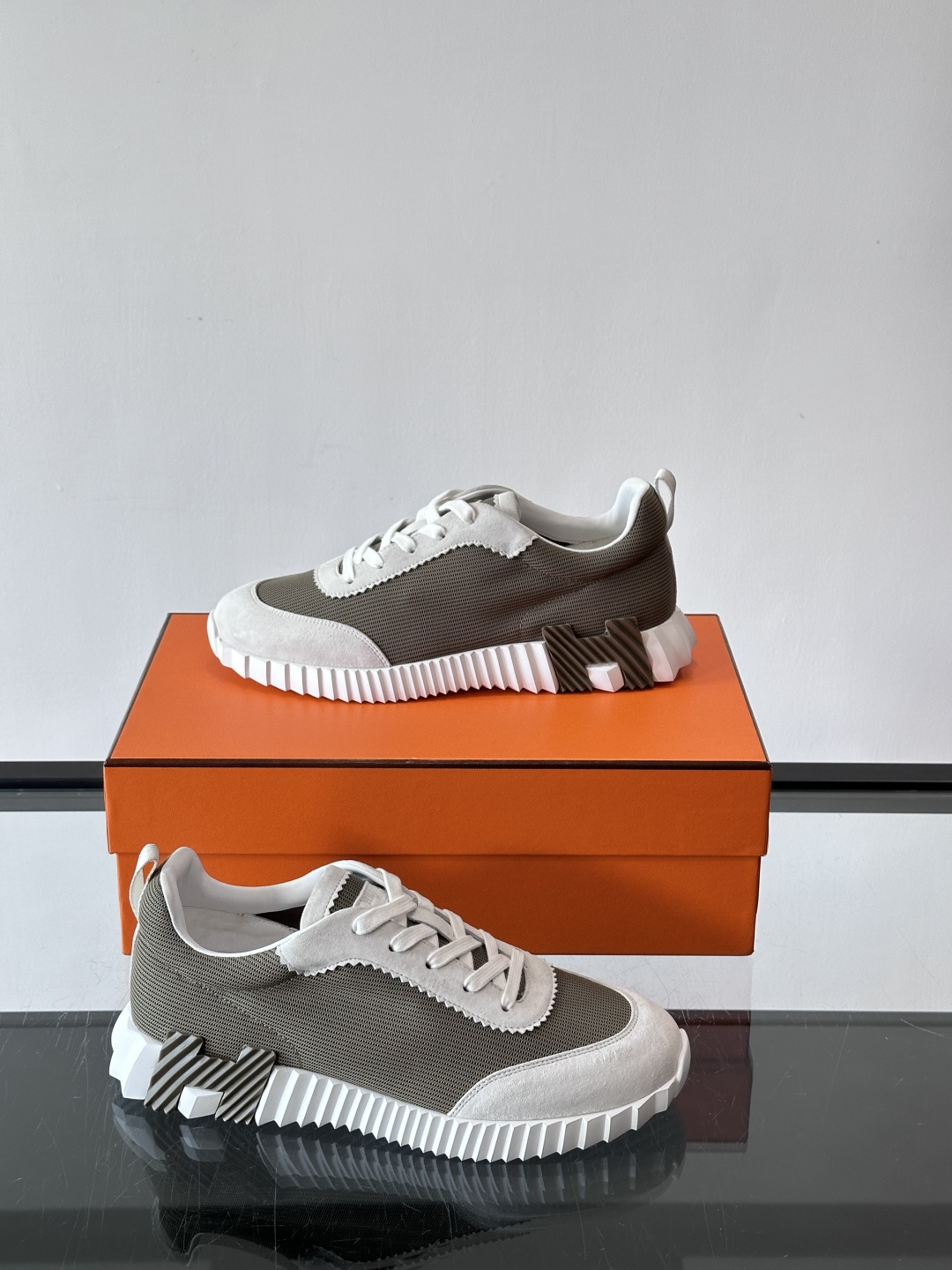 爱马仕Bouncing运动鞋爱马仕Bouncing运动鞋，标志性“大H