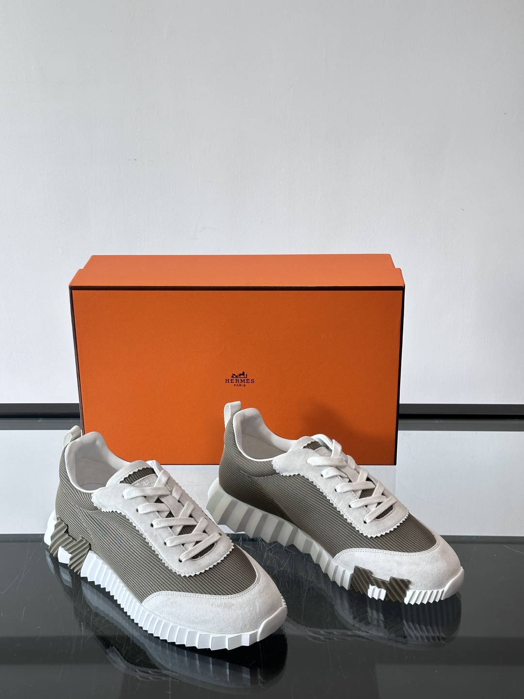 爱马仕Bouncing运动鞋爱马仕Bouncing运动鞋，标志性“大H