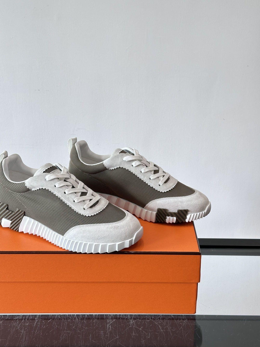 爱马仕Bouncing运动鞋爱马仕Bouncing运动鞋，标志性“大H