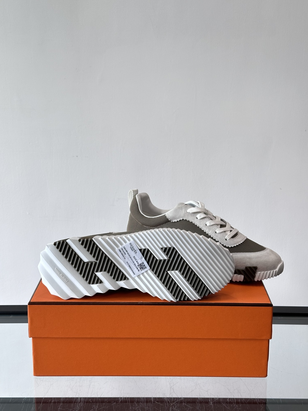 爱马仕Bouncing运动鞋爱马仕Bouncing运动鞋，标志性“大H