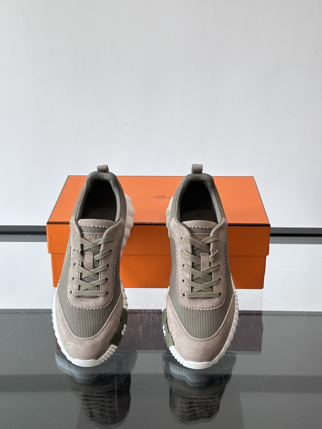 爱马仕Bouncing运动鞋爱马仕Bouncing运动鞋，标志性“大H