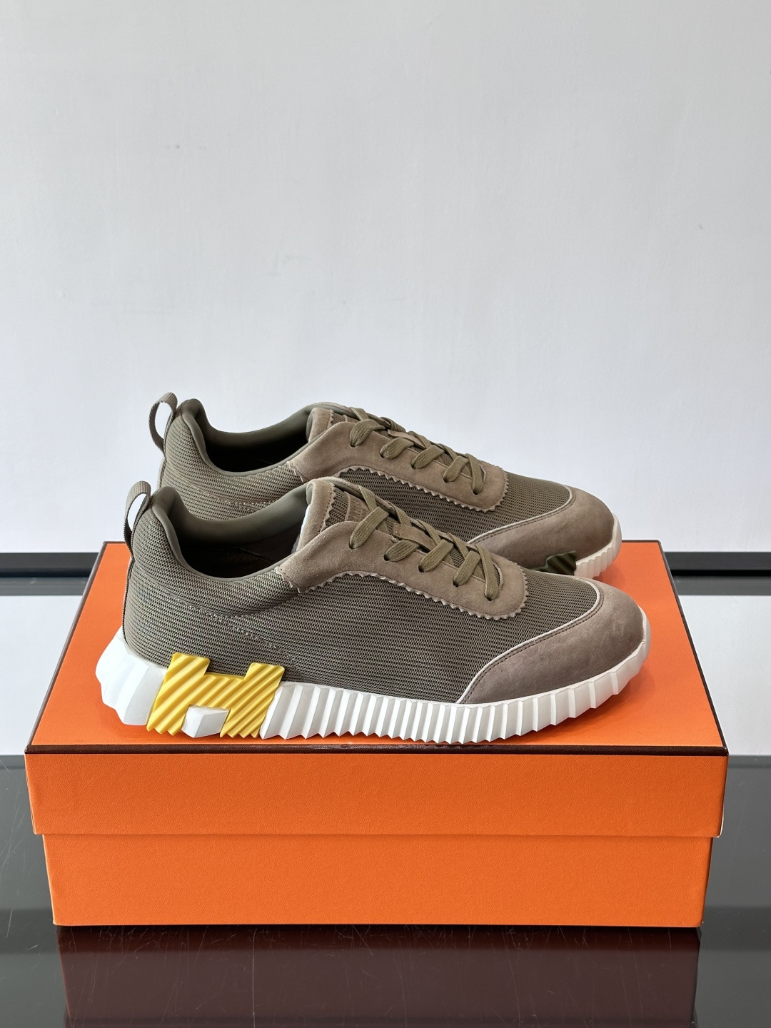 爱马仕Bouncing运动鞋爱马仕Bouncing运动鞋，标志性“大H